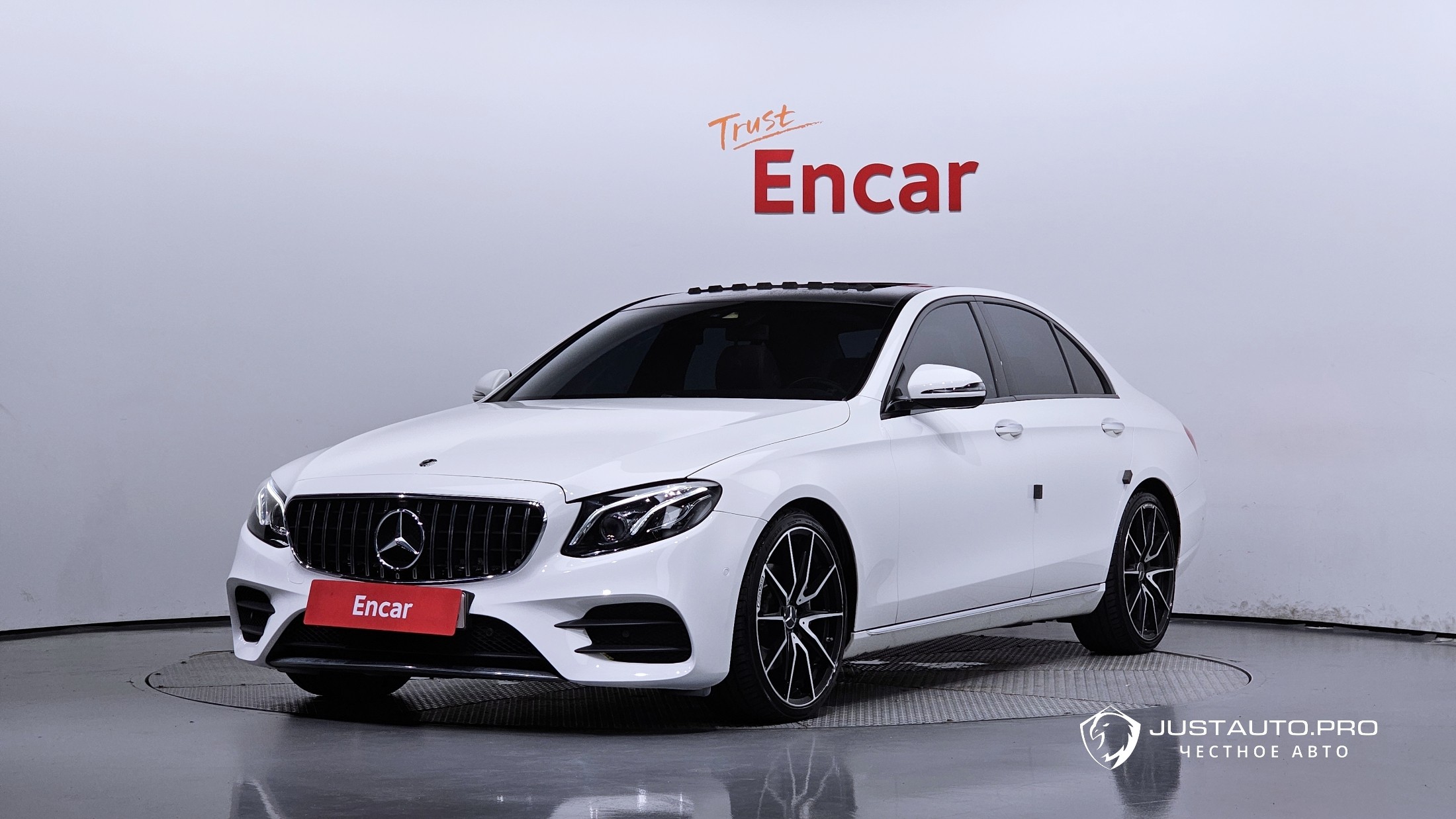 Автомобиль Mercedes-Benz E-Class