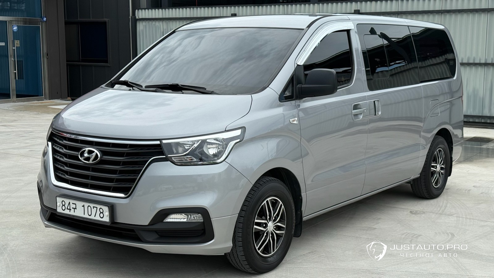 Автомобиль Hyundai Starex