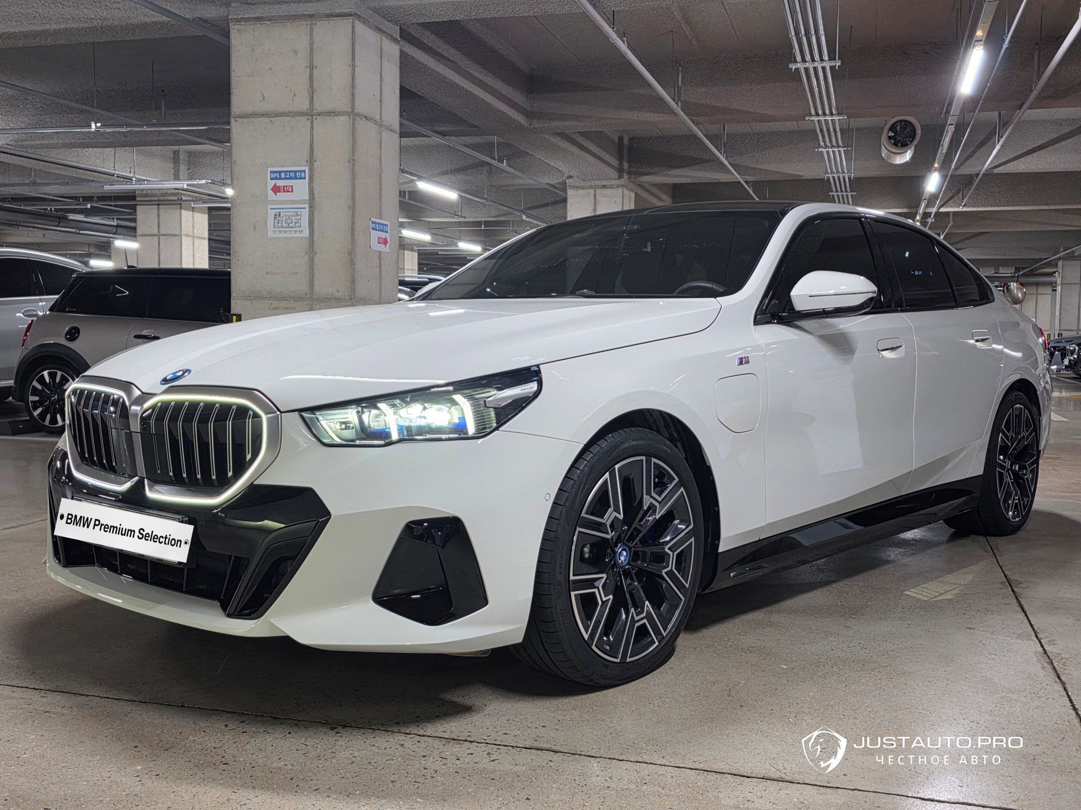 Автомобиль BMW 5-Series