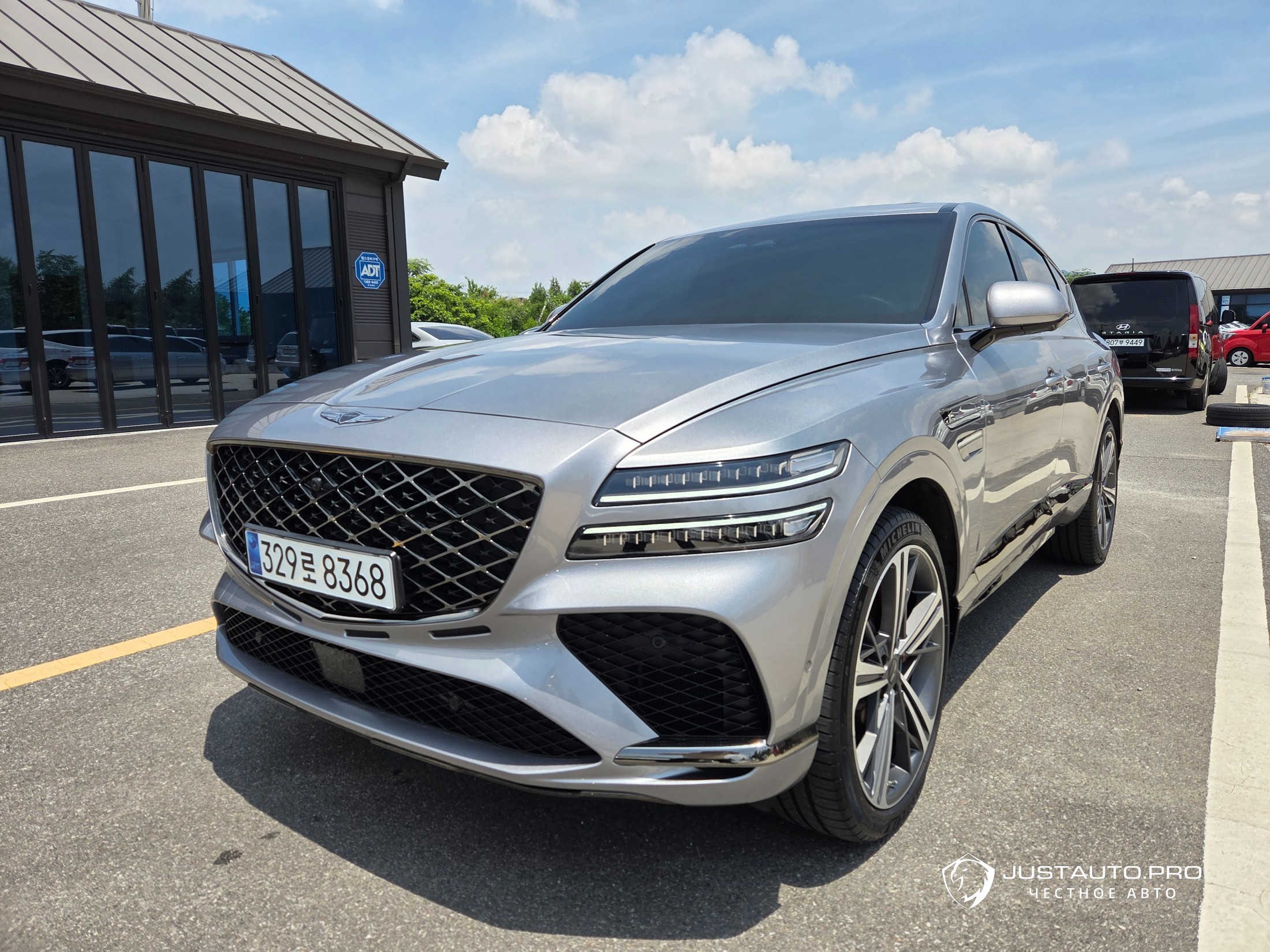 Автомобиль Genesis GV80