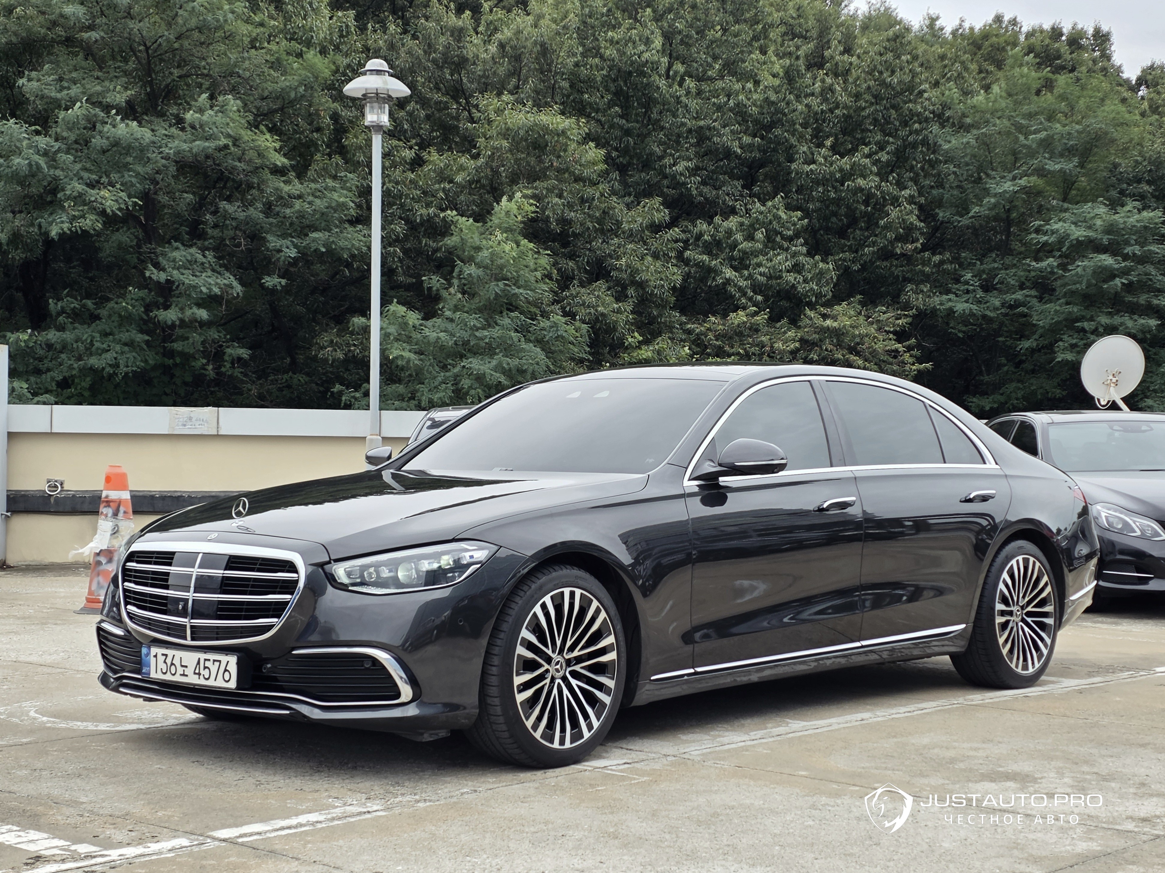 Автомобиль Mercedes-Benz S-Class