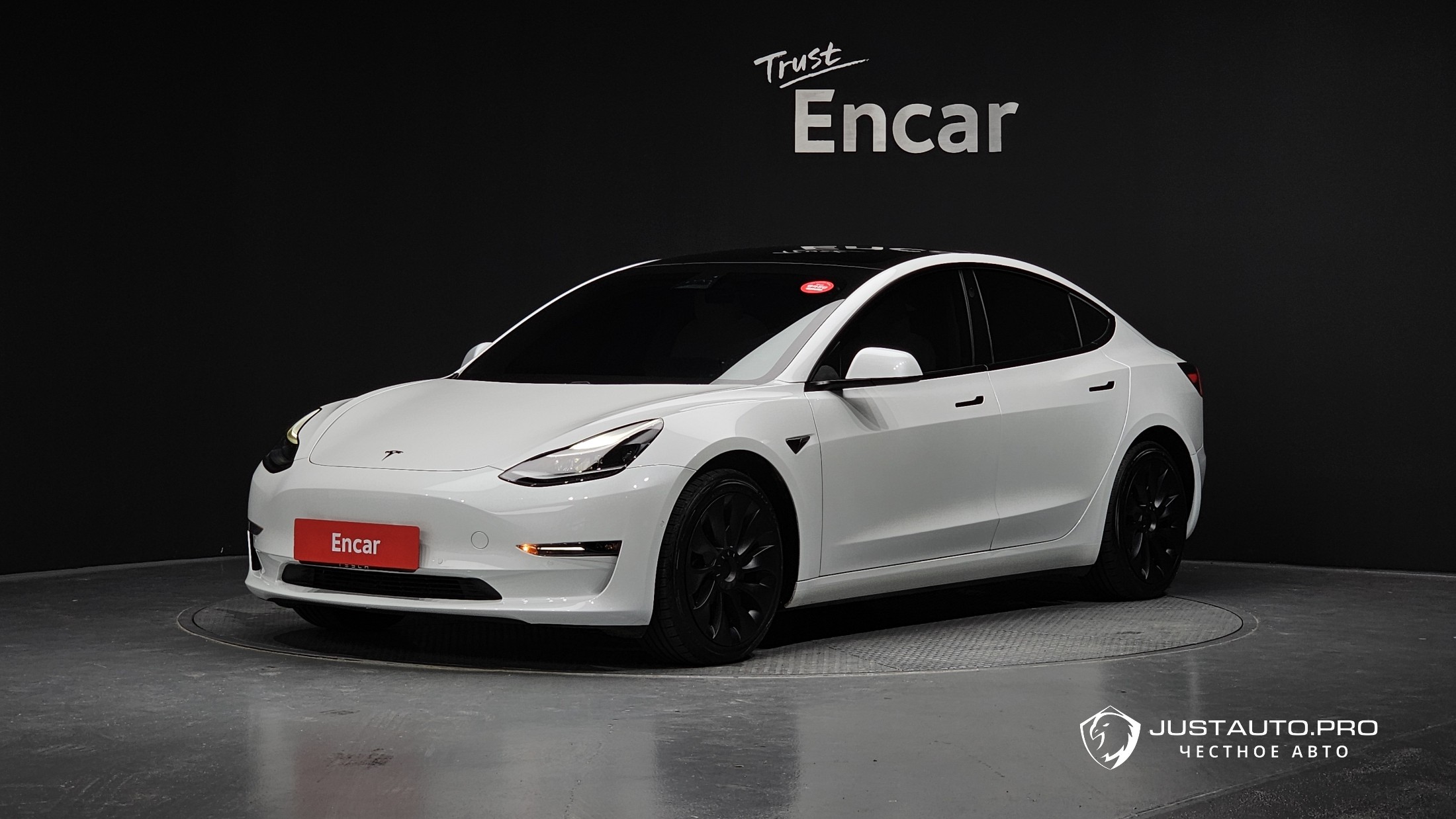 Автомобиль Tesla Model 3