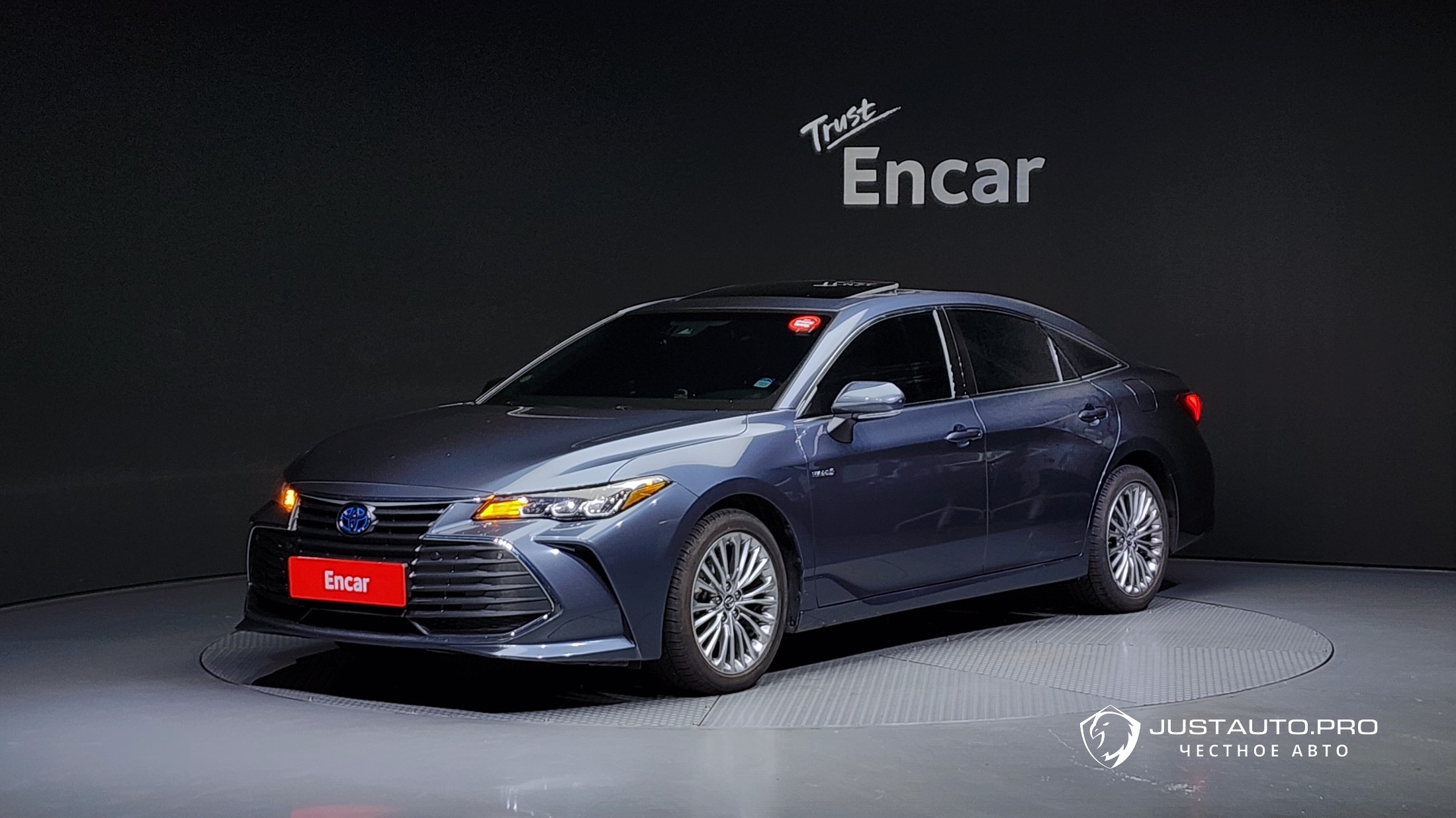 Автомобиль Toyota Avalon