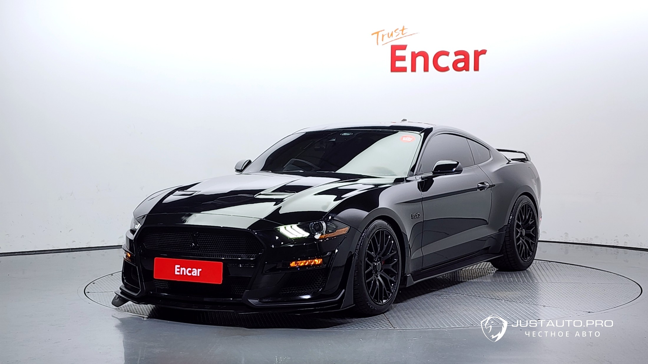 Автомобиль Ford Mustang