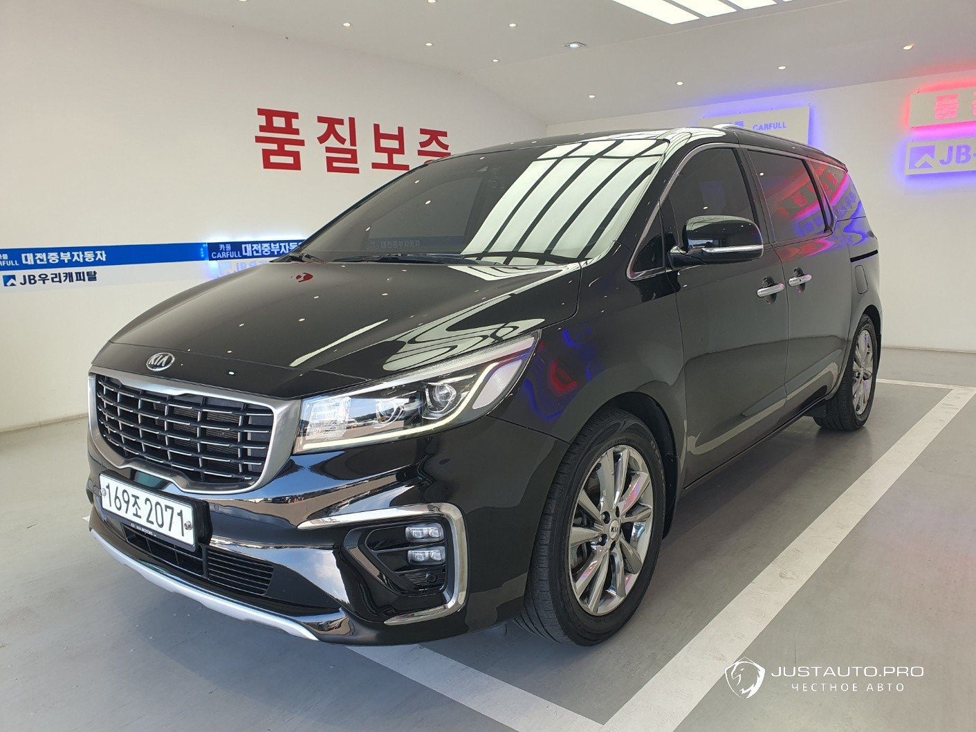 Автомобиль Kia Canival