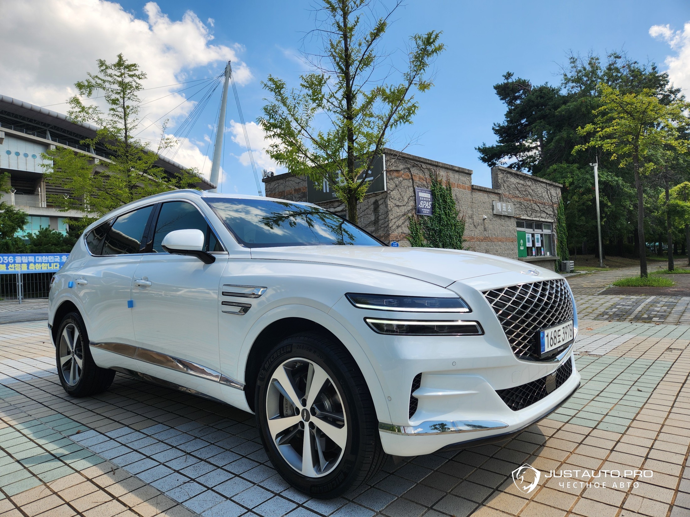 Автомобиль Genesis GV80