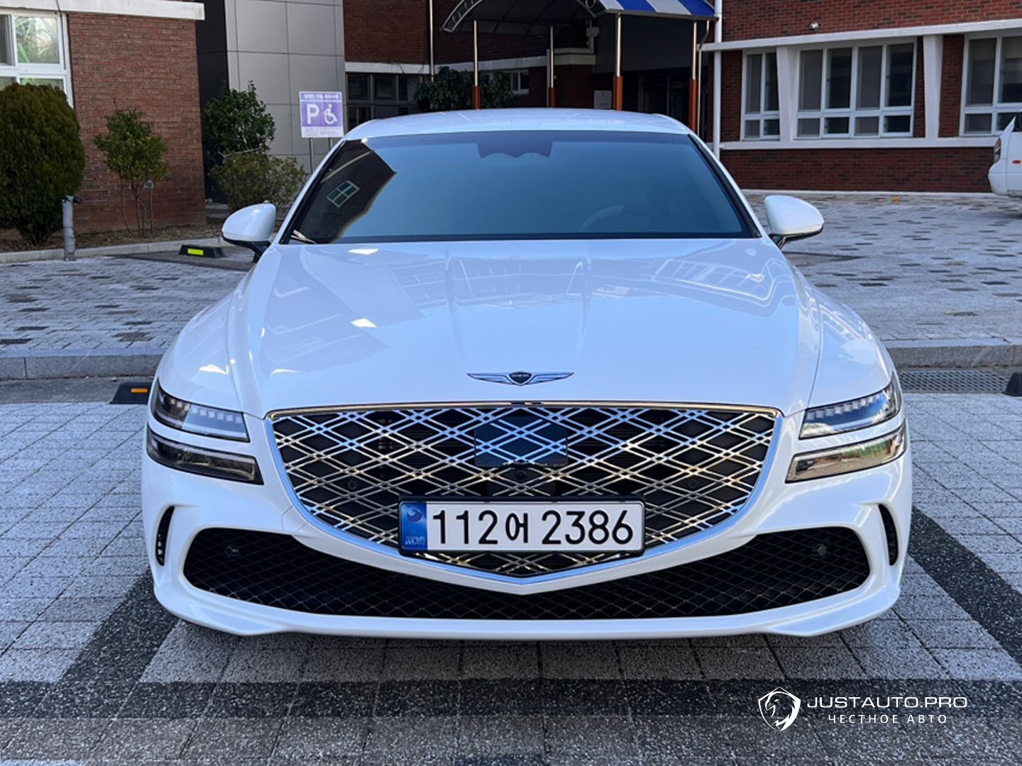 Автомобиль Genesis G80