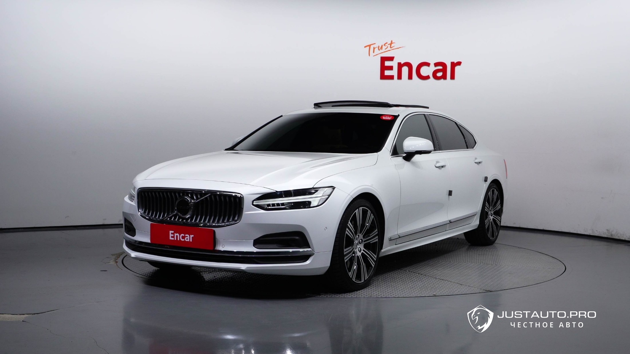 Автомобиль Volvo S90