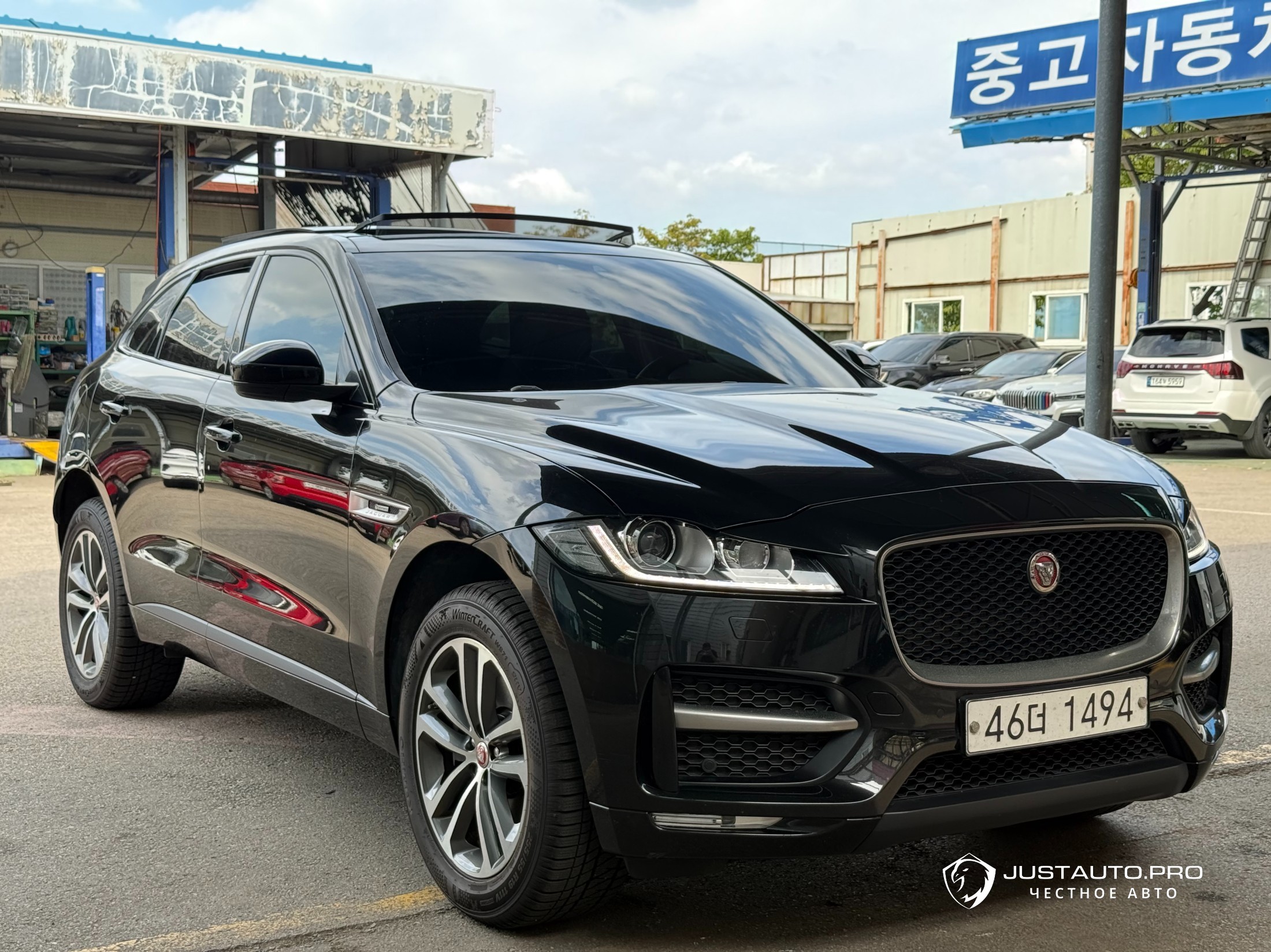 Автомобиль Jaguar F-PACE