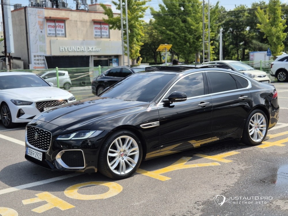 Автомобиль Jaguar XF