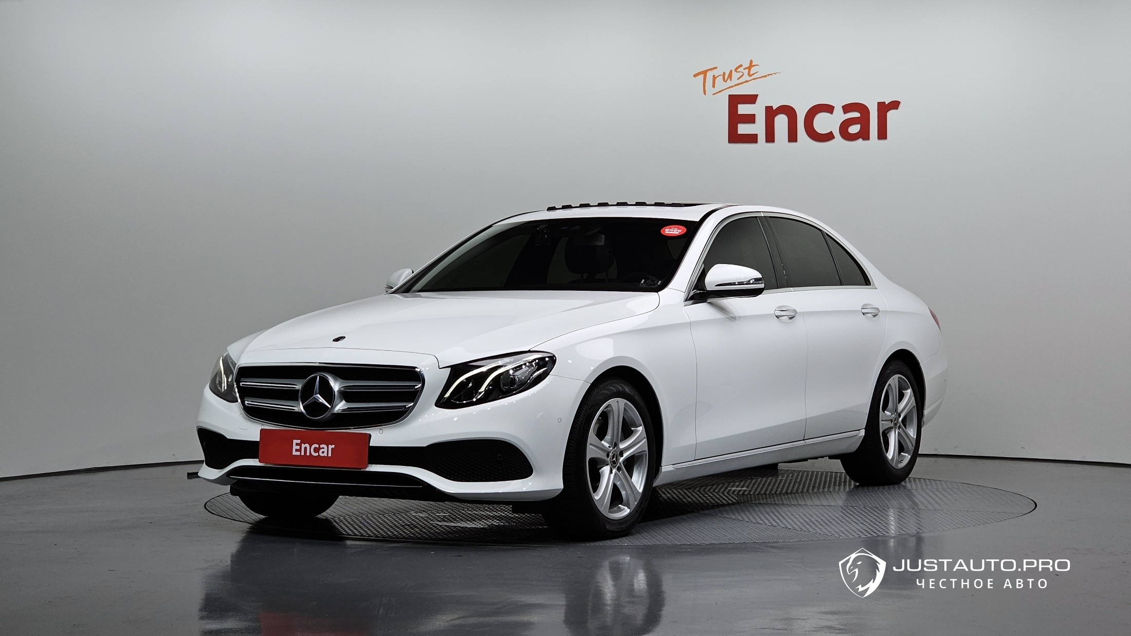 Автомобиль Mercedes-Benz E-Class