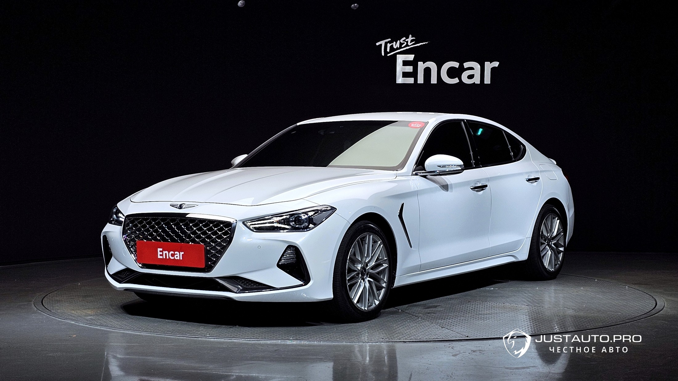 Автомобиль Genesis G70