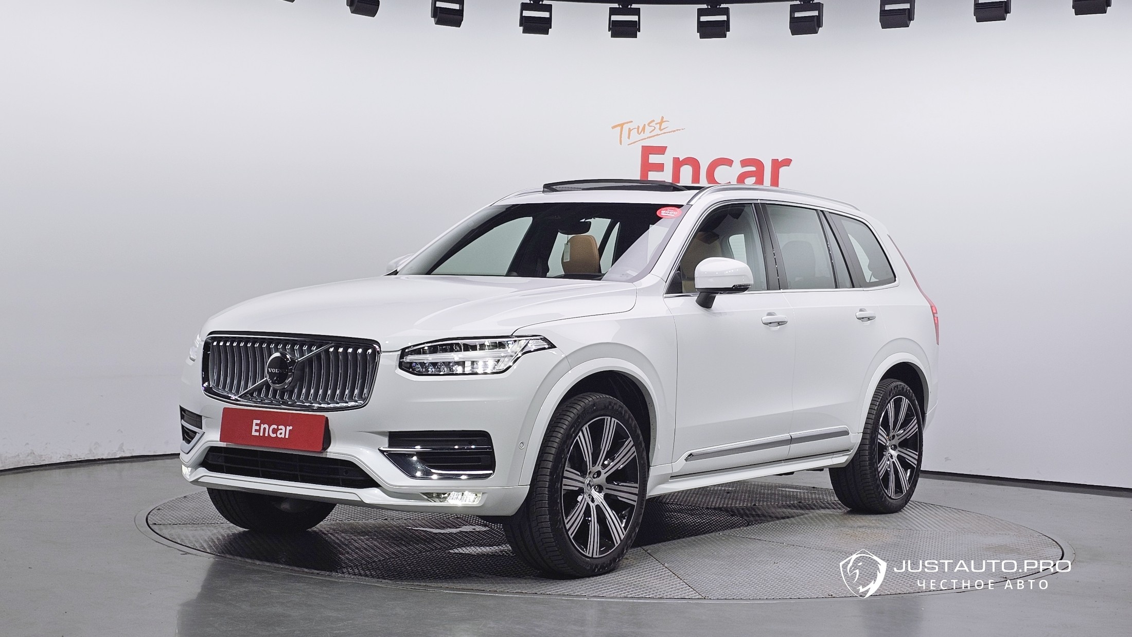 Автомобиль Volvo XC90