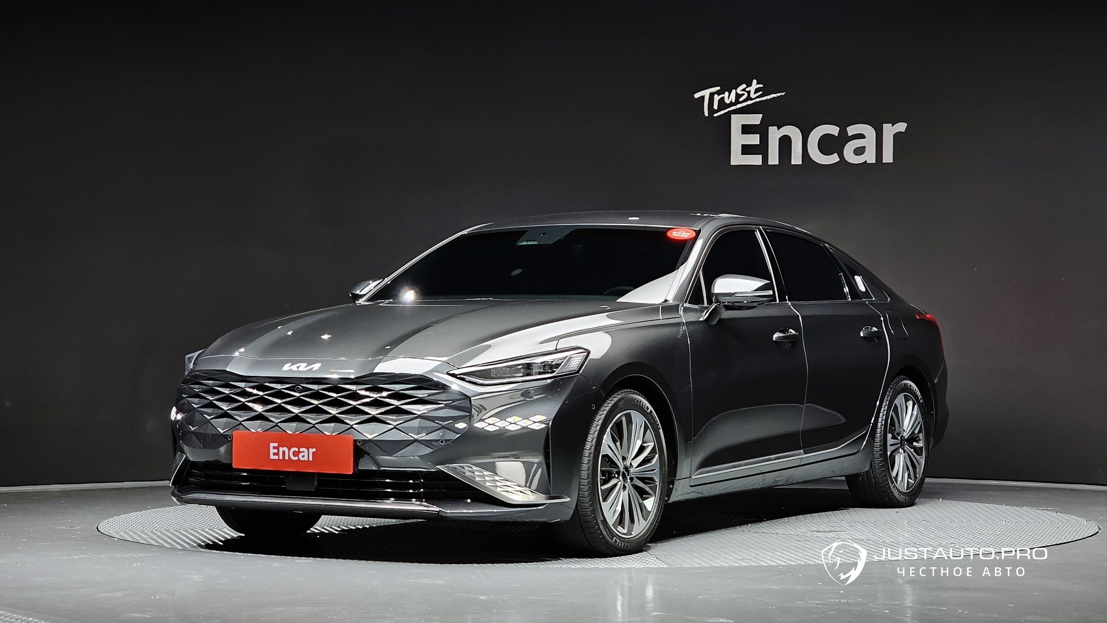 Автомобиль Kia K8