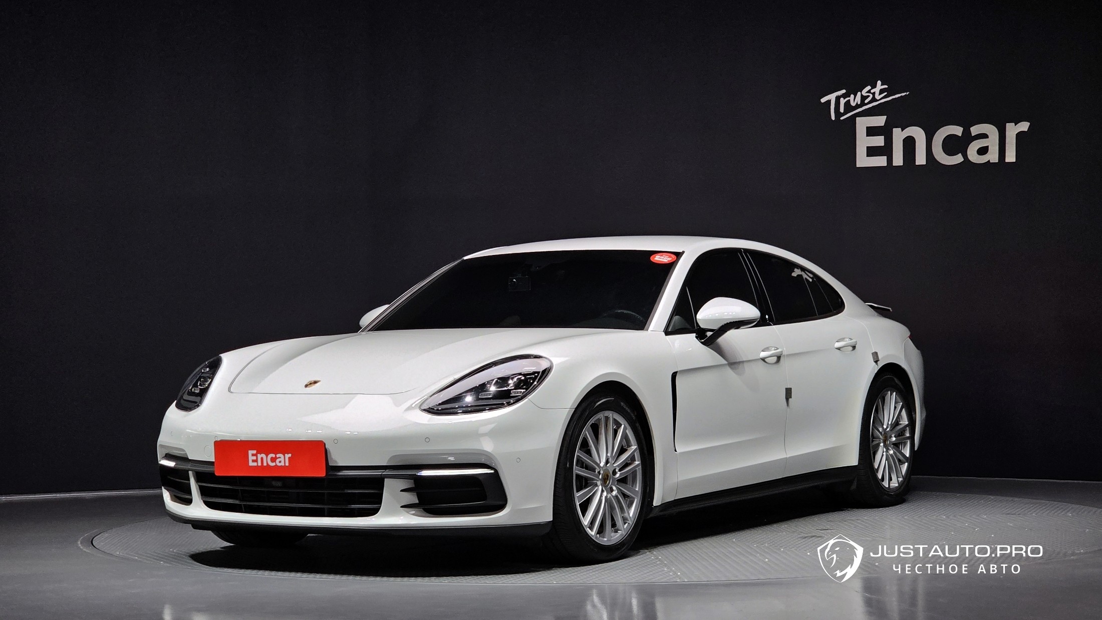 Автомобиль Porsche Panamera