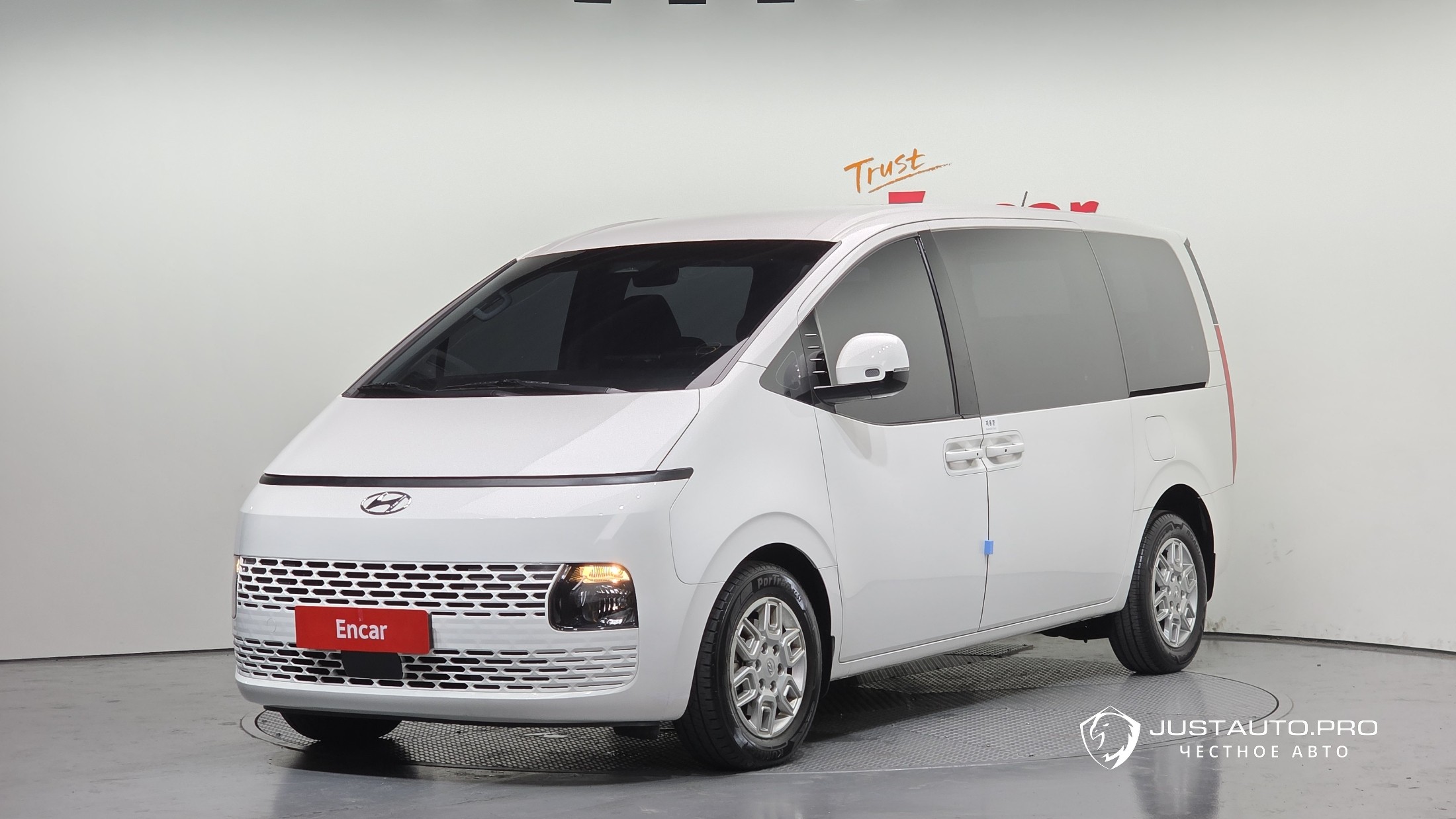 Автомобиль Hyundai Staria