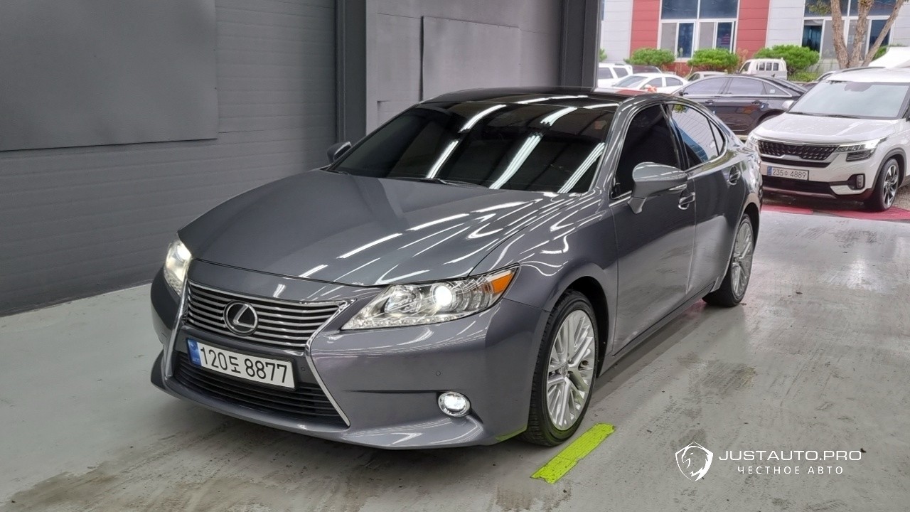 Автомобиль Lexus ES