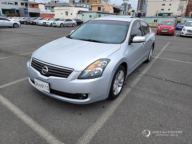 Автомобиль Nissan Altima