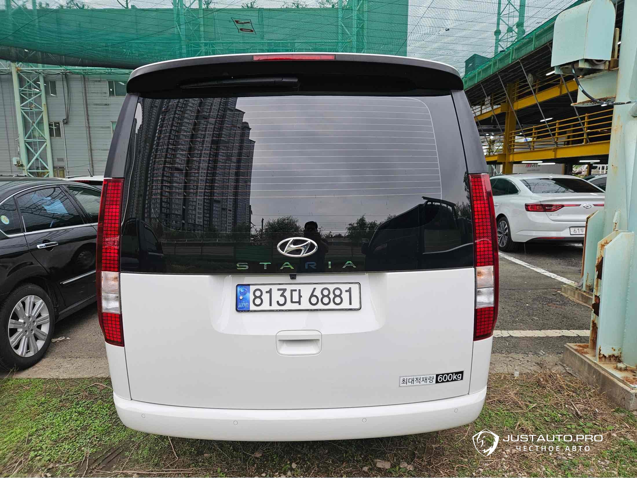 Автомобиль Hyundai Staria