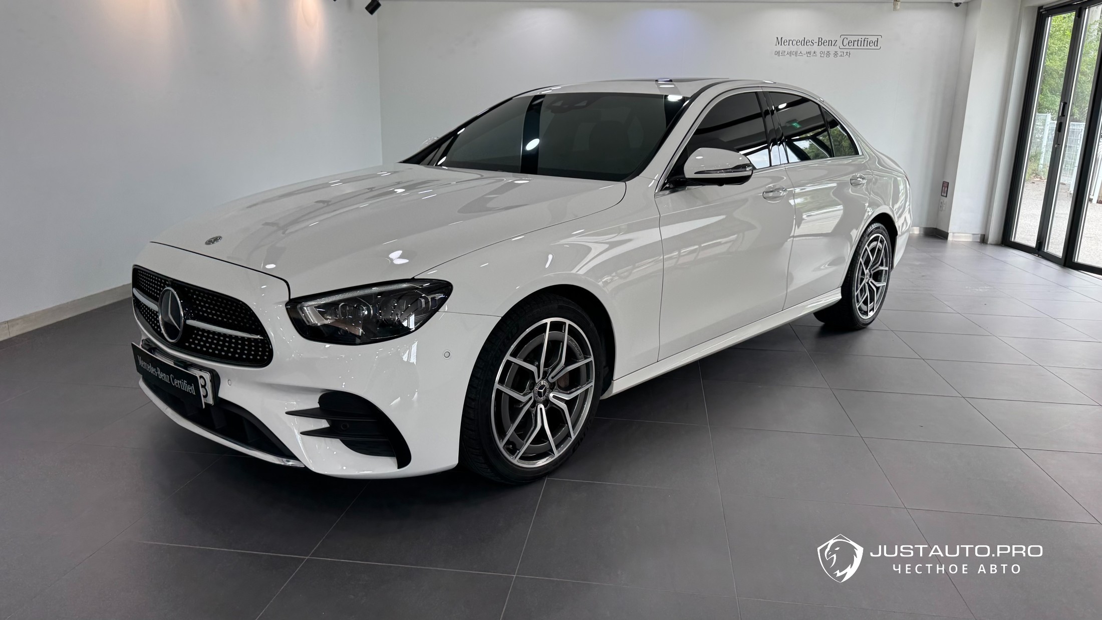 Автомобиль Mercedes-Benz E-Class