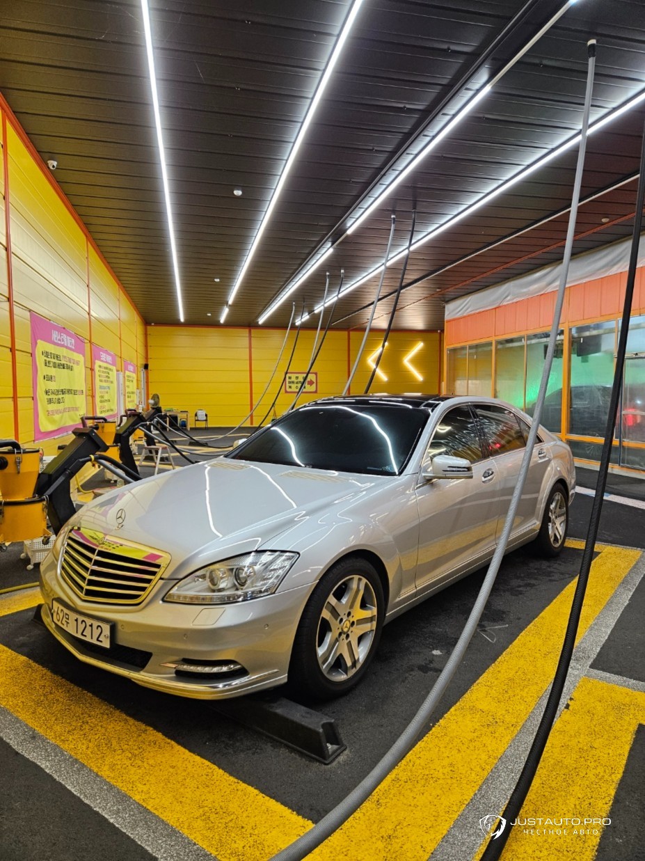 Автомобиль Mercedes-Benz S-Class