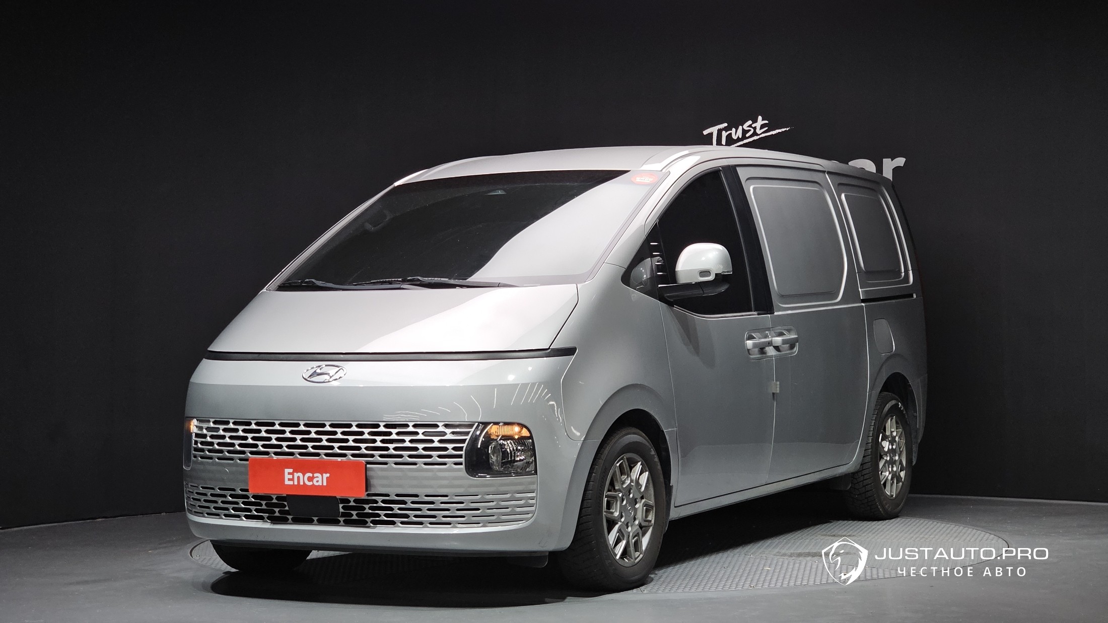 Автомобиль Hyundai Staria