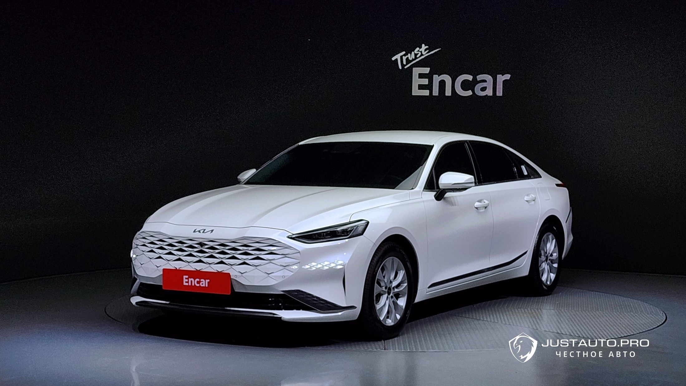 Автомобиль Kia K8