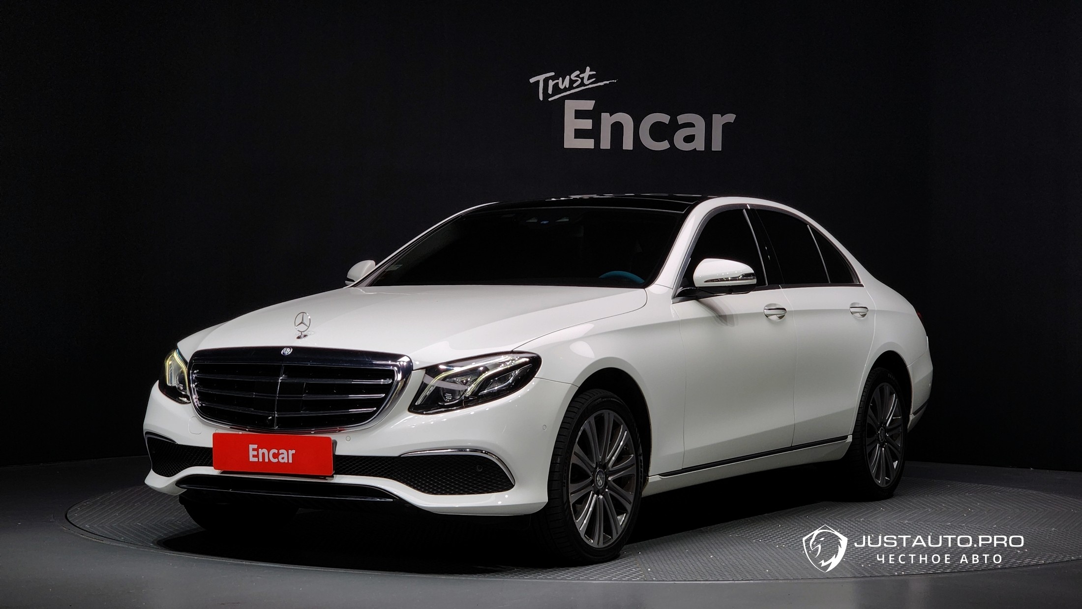 Автомобиль Mercedes-Benz E-Class