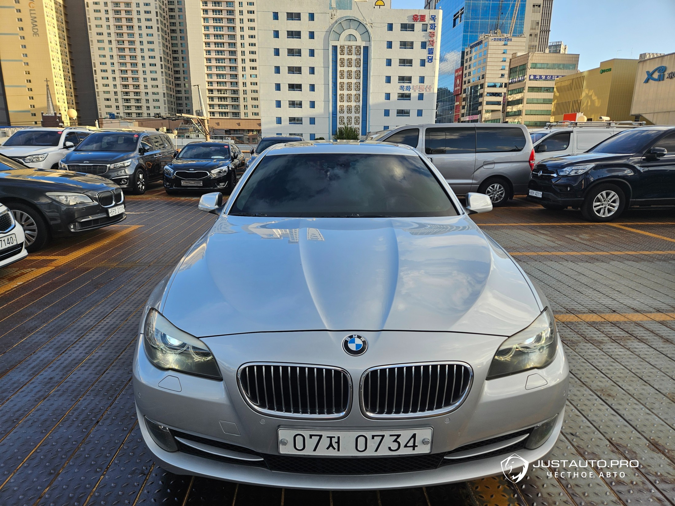 Автомобиль BMW 5-Series