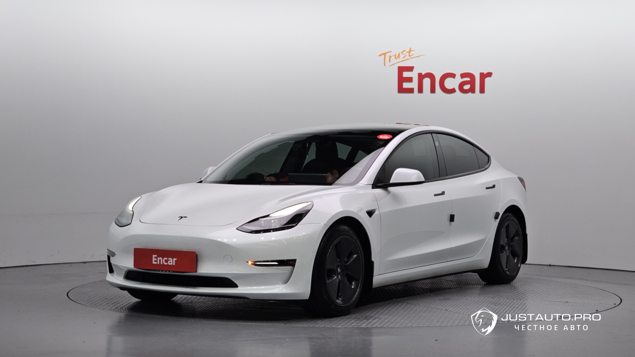 Автомобиль Tesla Model 3