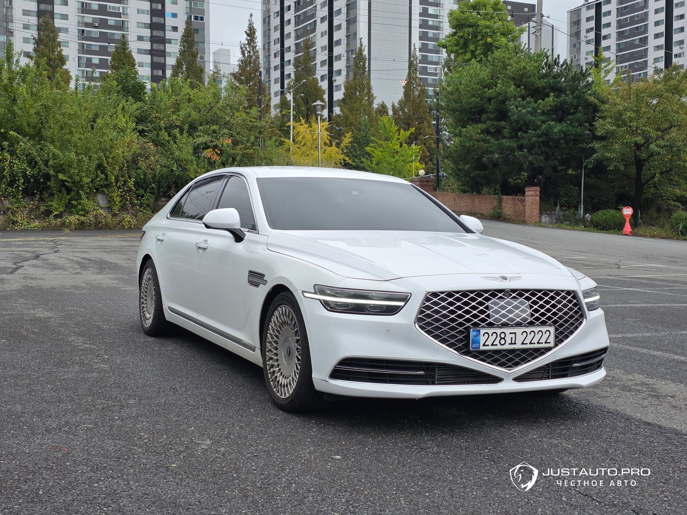 Автомобиль Genesis G90