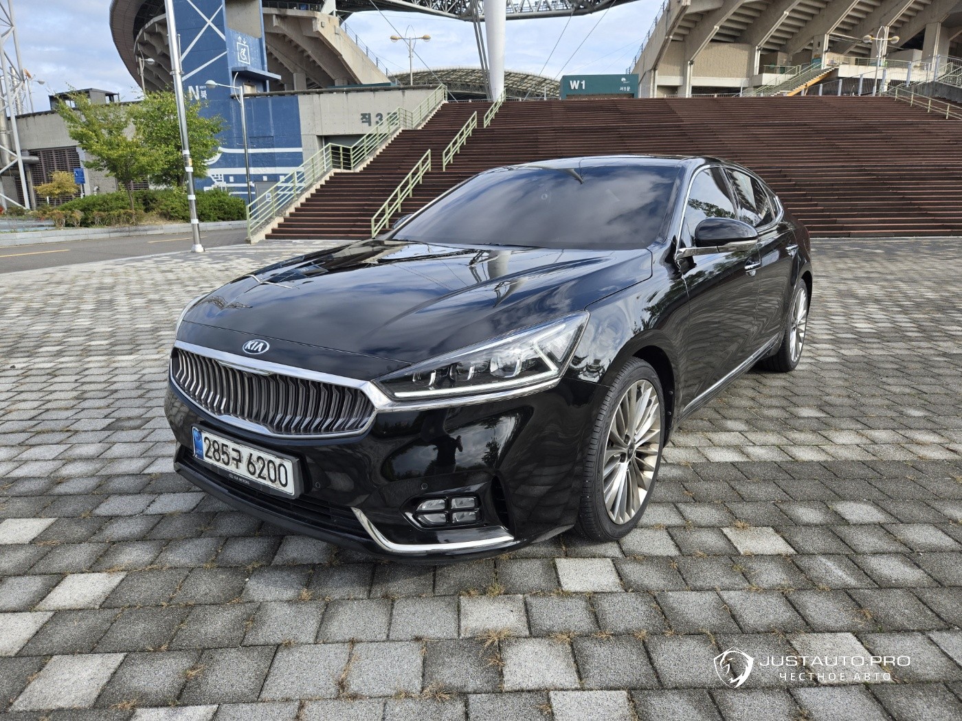 Автомобиль Kia K7