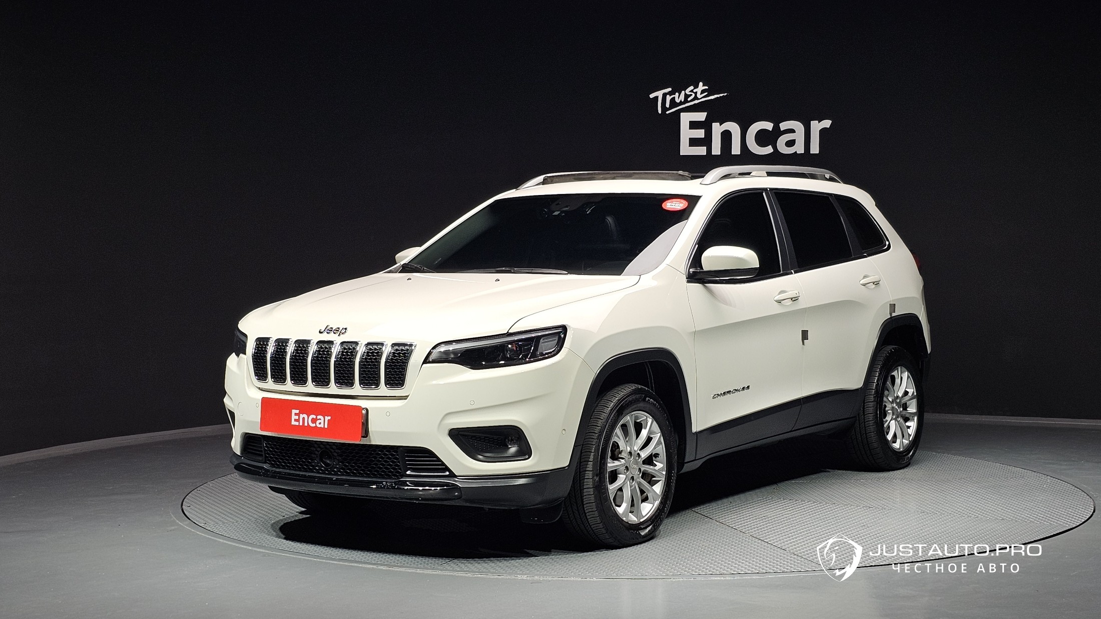 Автомобиль Jeep Cherokee