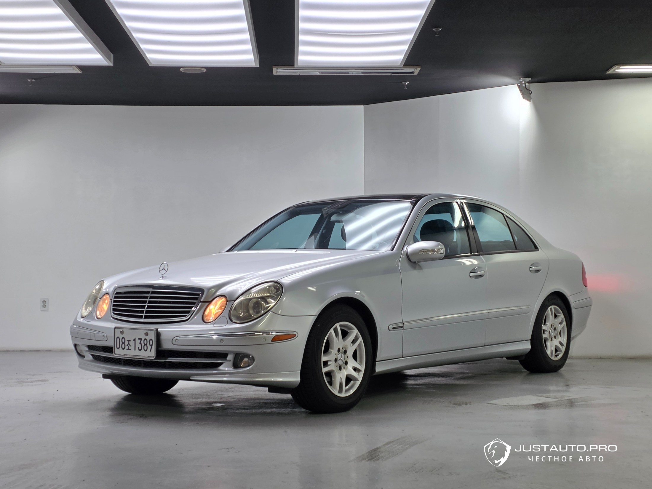 Автомобиль Mercedes-Benz E-Class