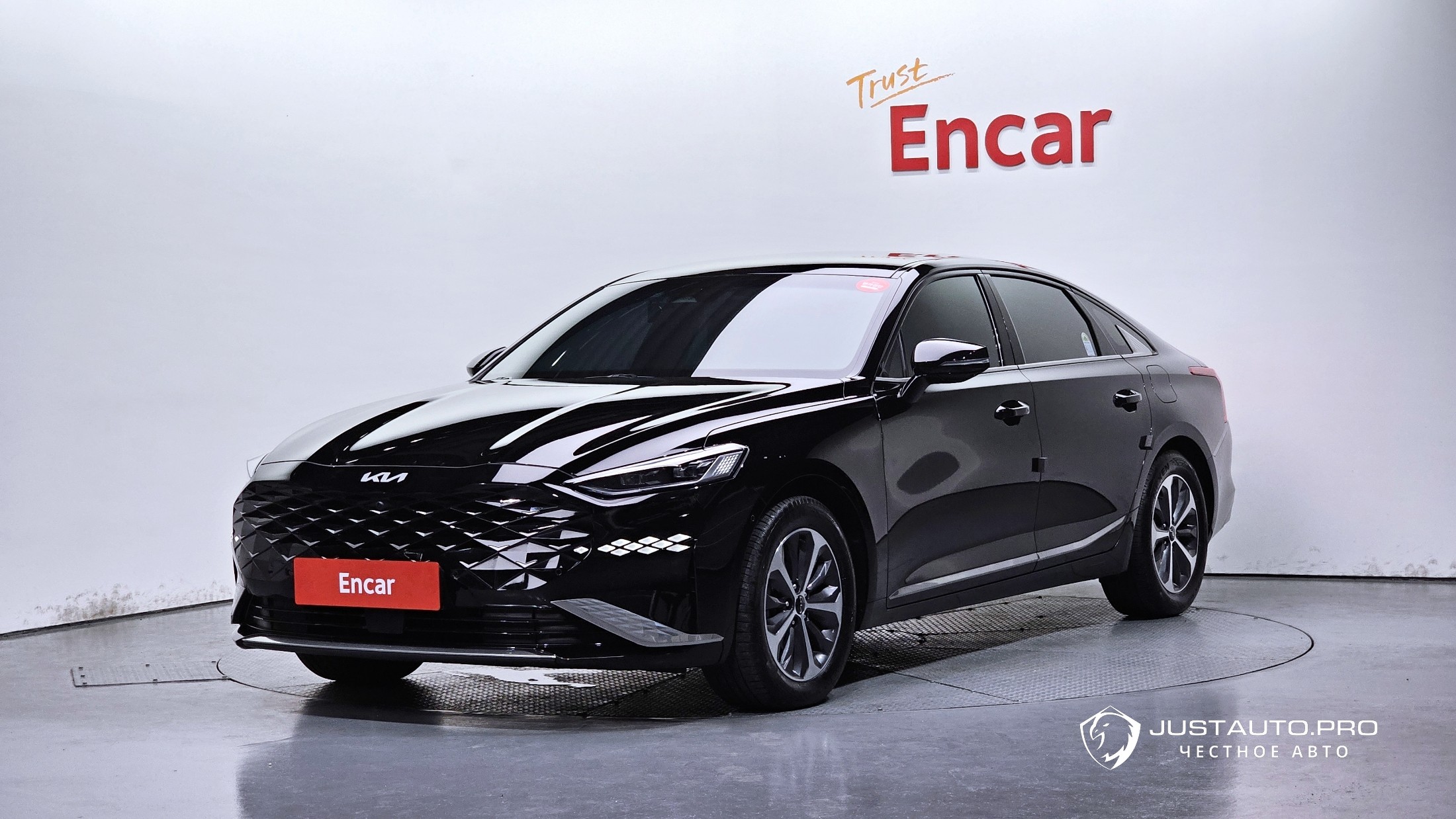 Автомобиль Kia K8