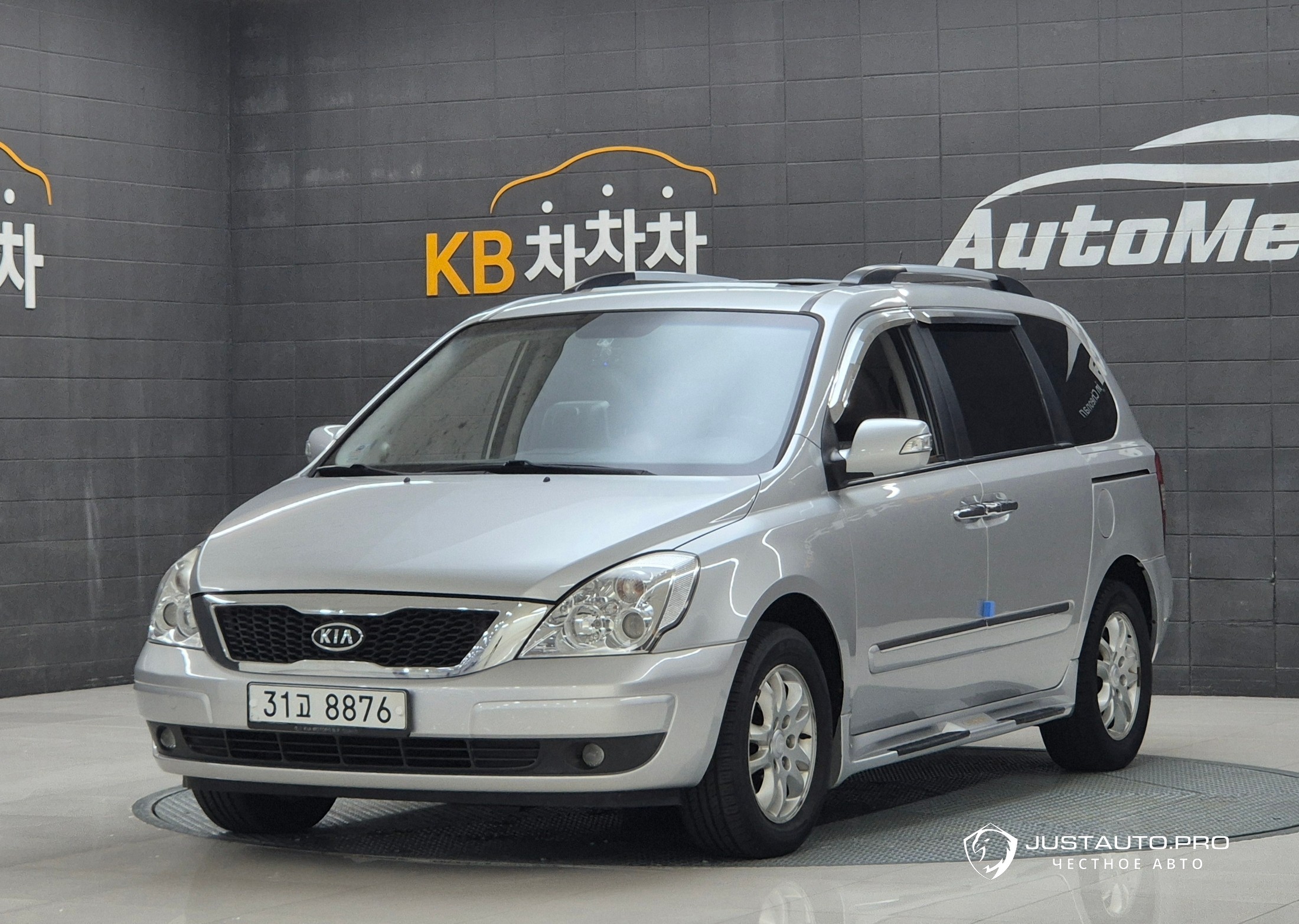 Автомобиль Kia Canival