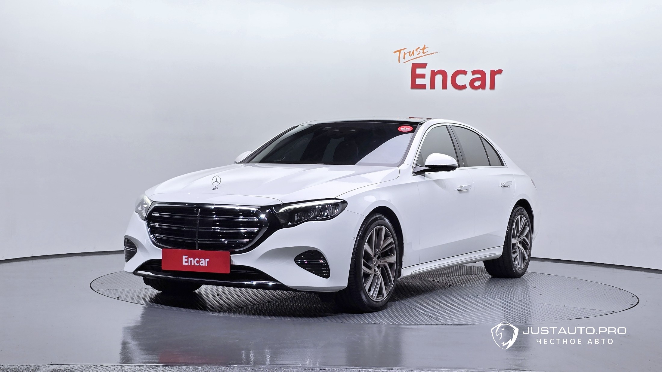 Автомобиль Mercedes-Benz E-Class