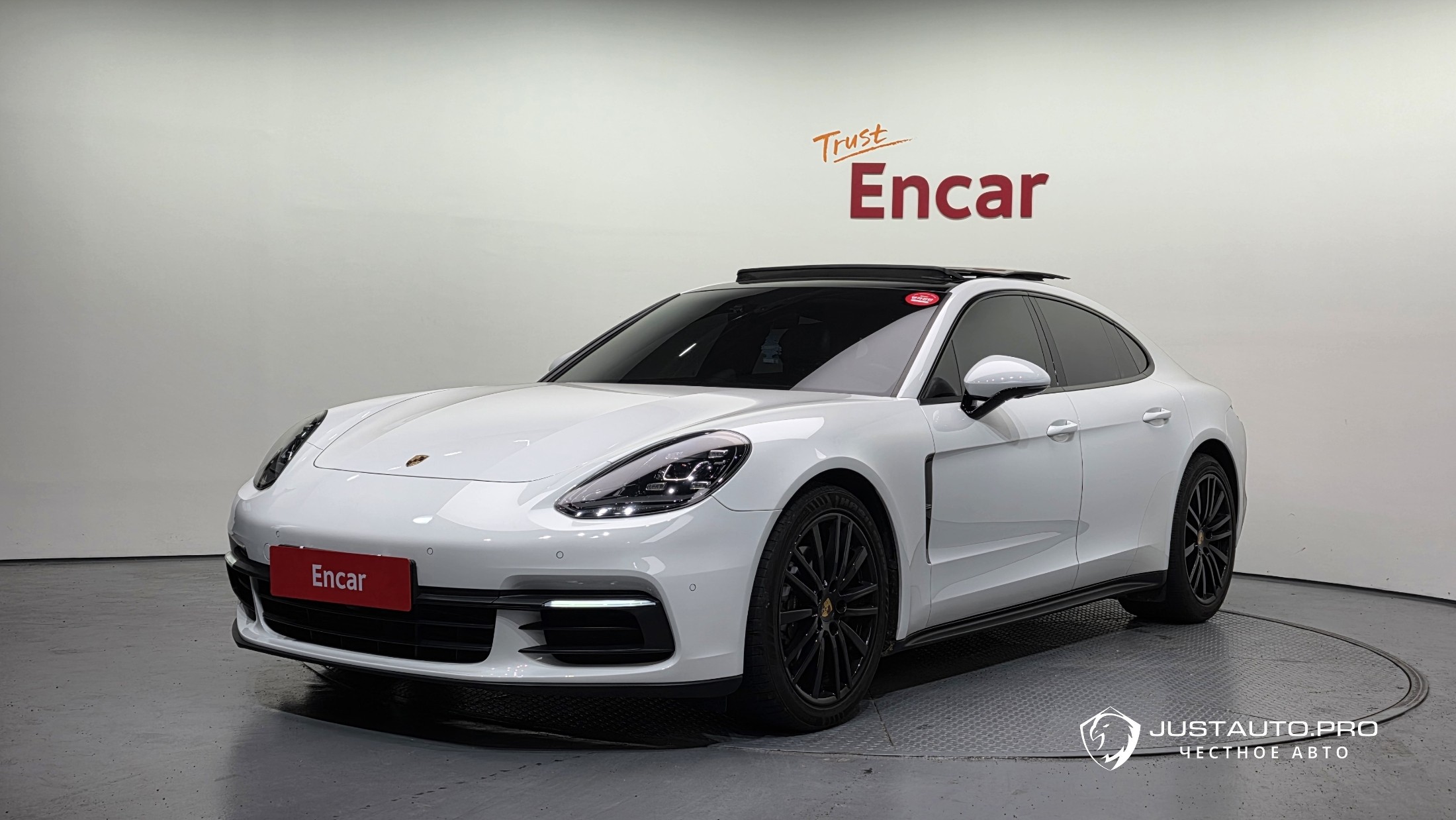 Автомобиль Porsche Panamera