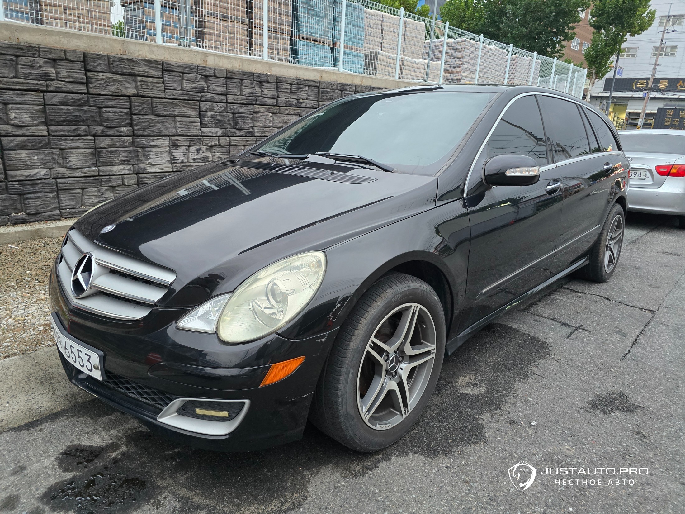 Автомобиль Mercedes-Benz R-Class