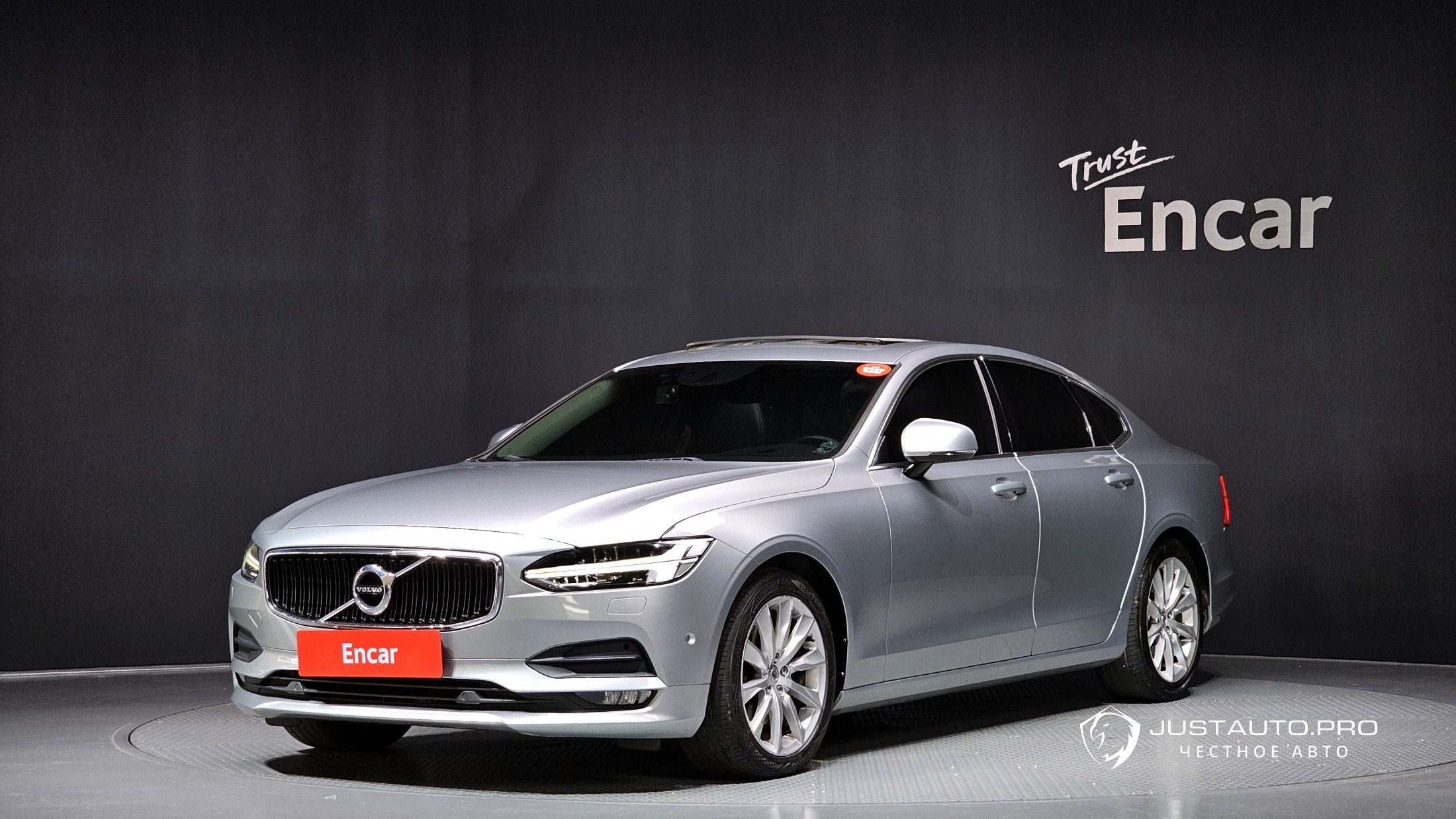 Автомобиль Volvo S90