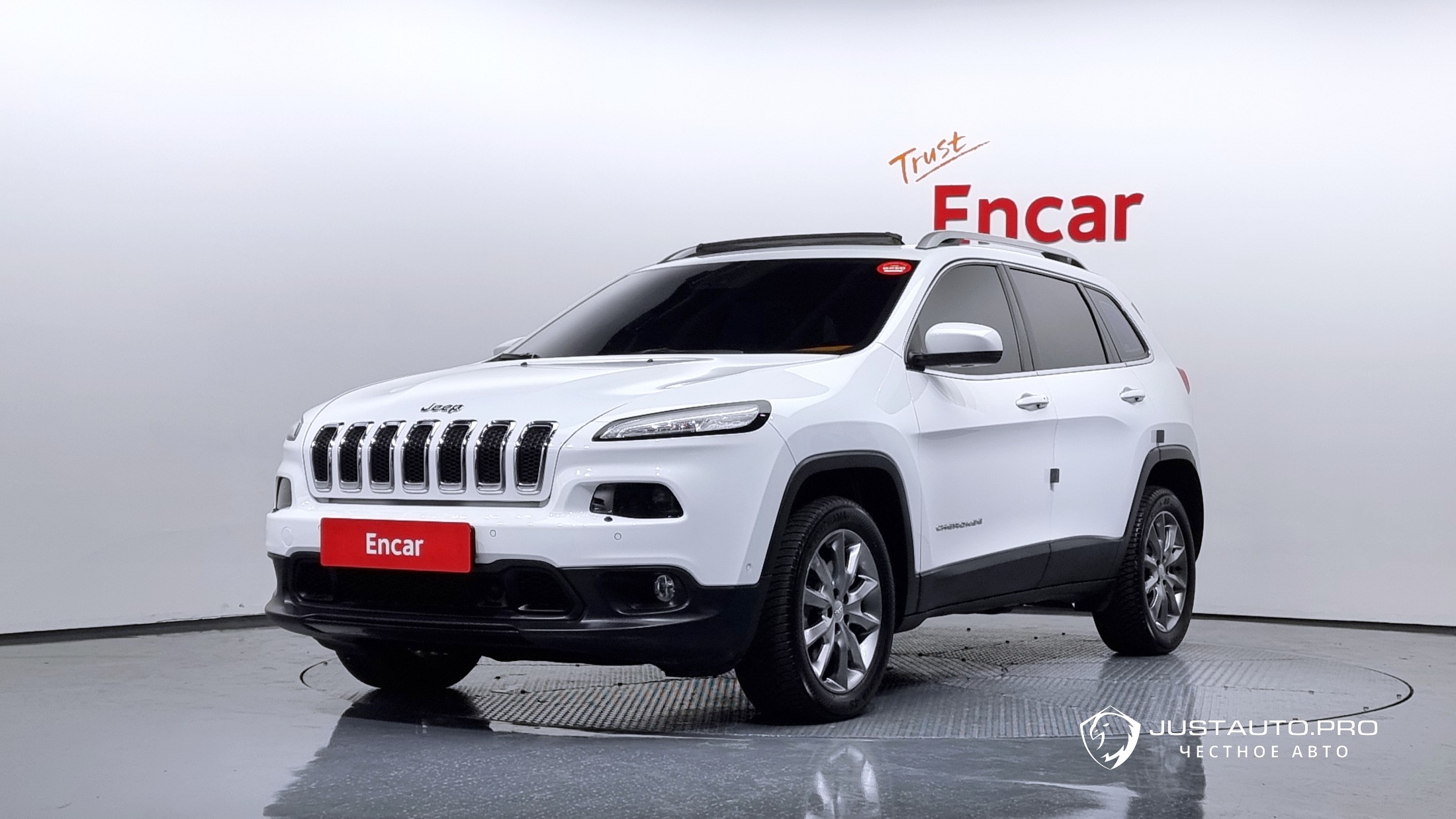 Автомобиль Jeep Cherokee