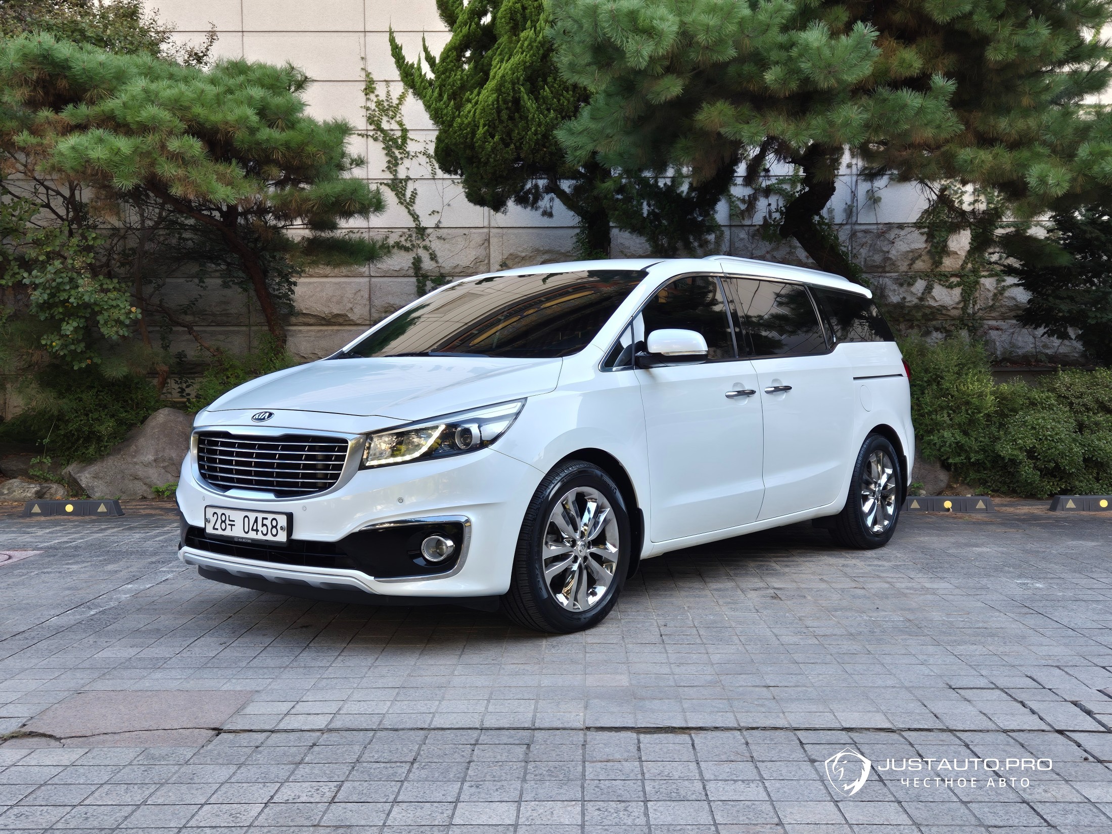 Автомобиль Kia Canival