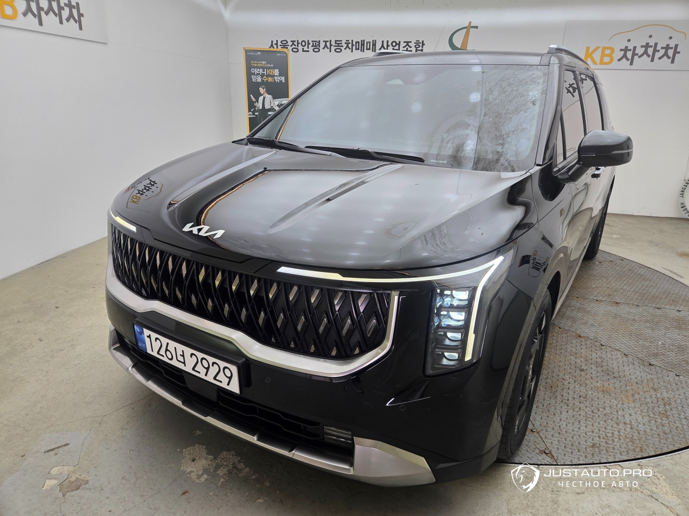 Автомобиль Kia Canival