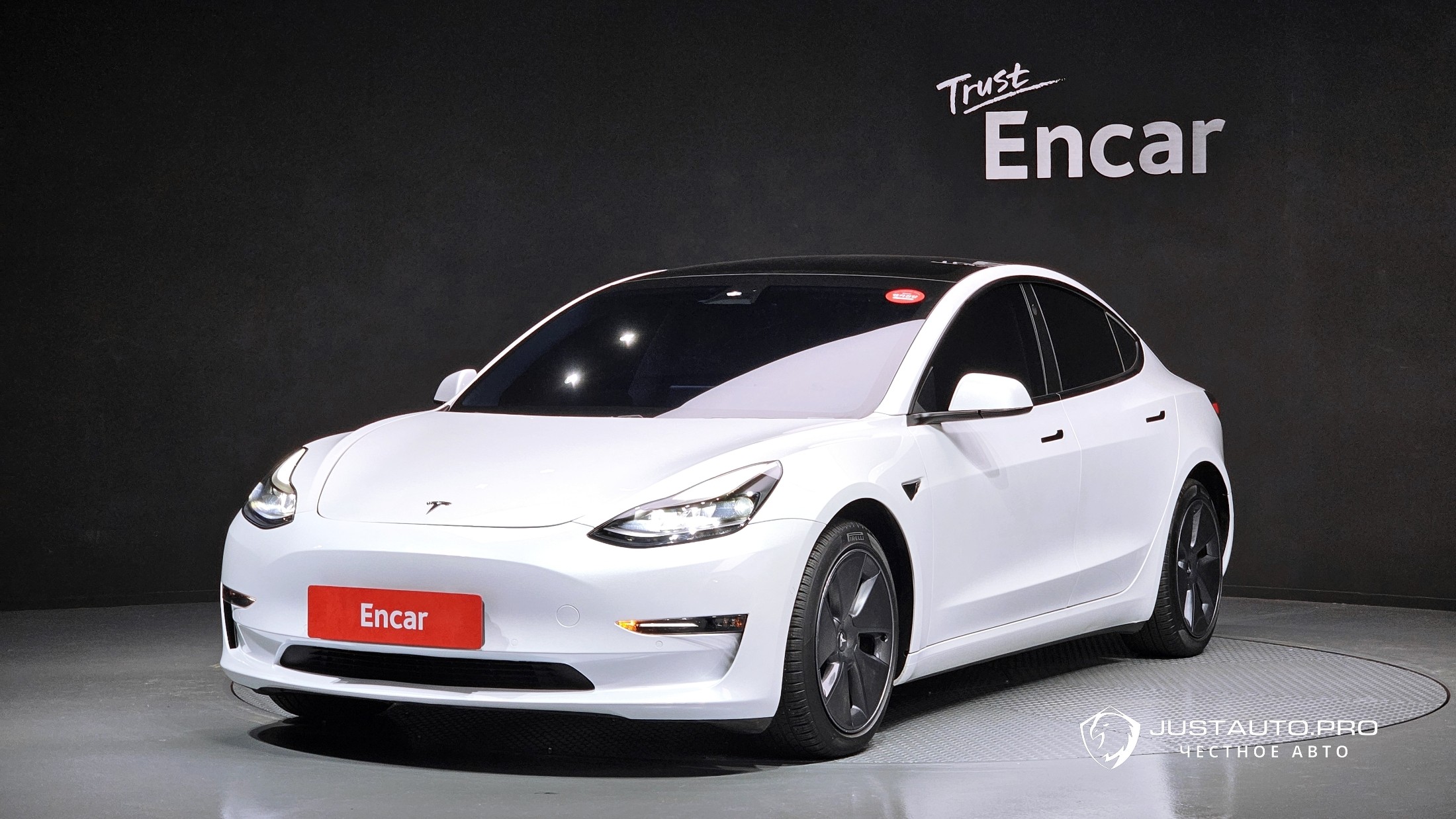 Автомобиль Tesla Model 3