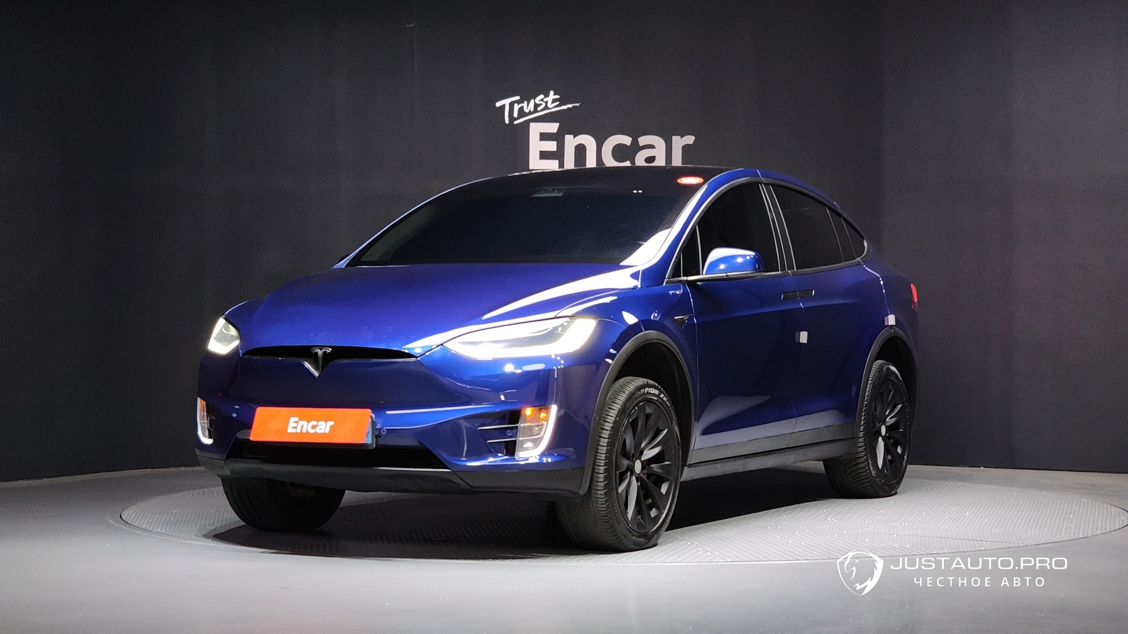 Автомобиль Tesla Model X