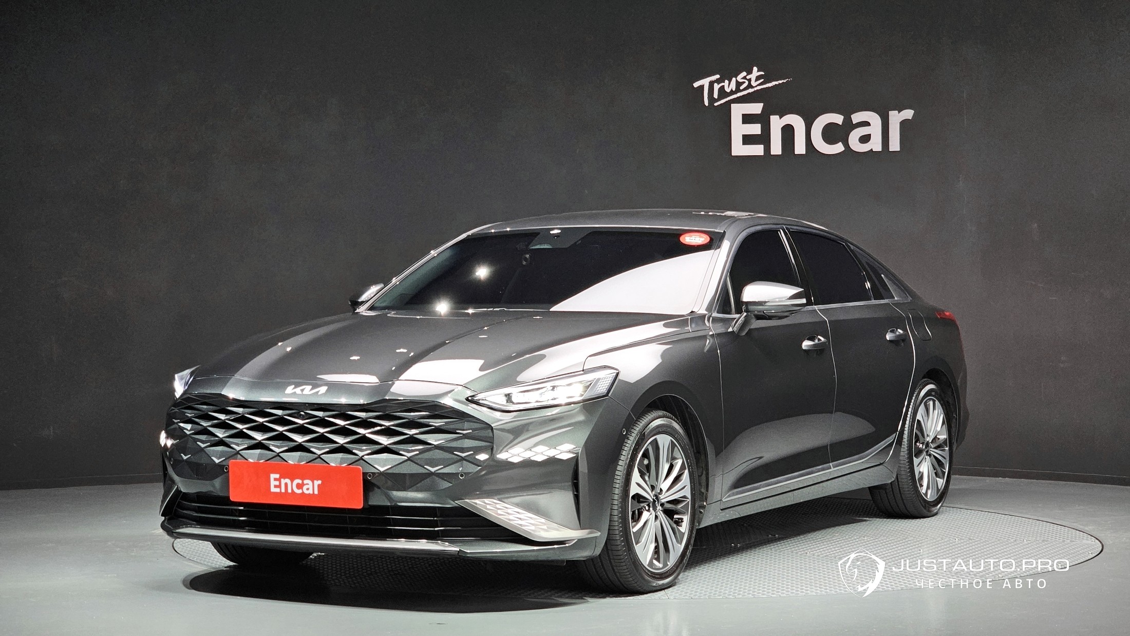 Автомобиль Kia K8