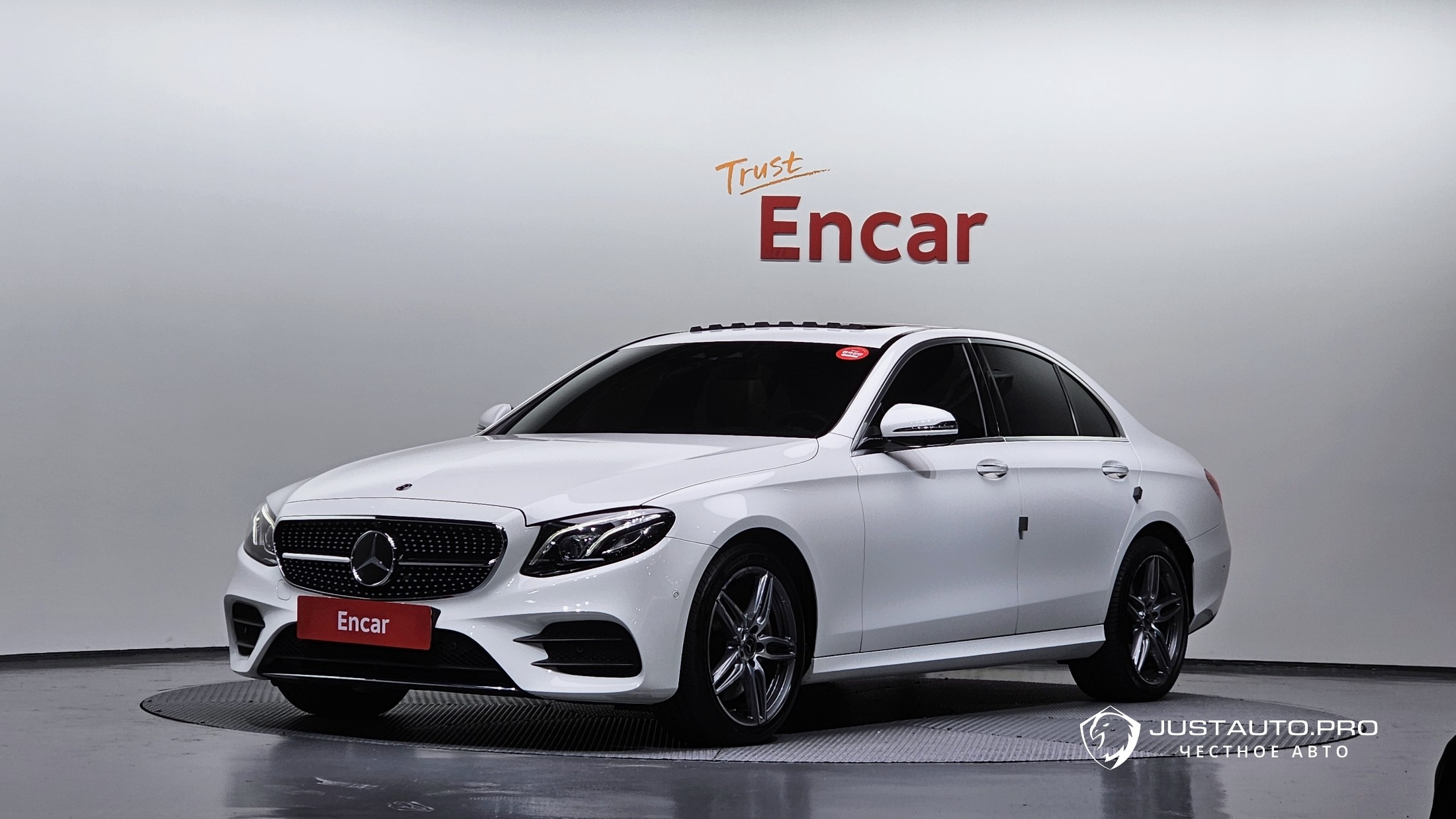 Автомобиль Mercedes-Benz E-Class