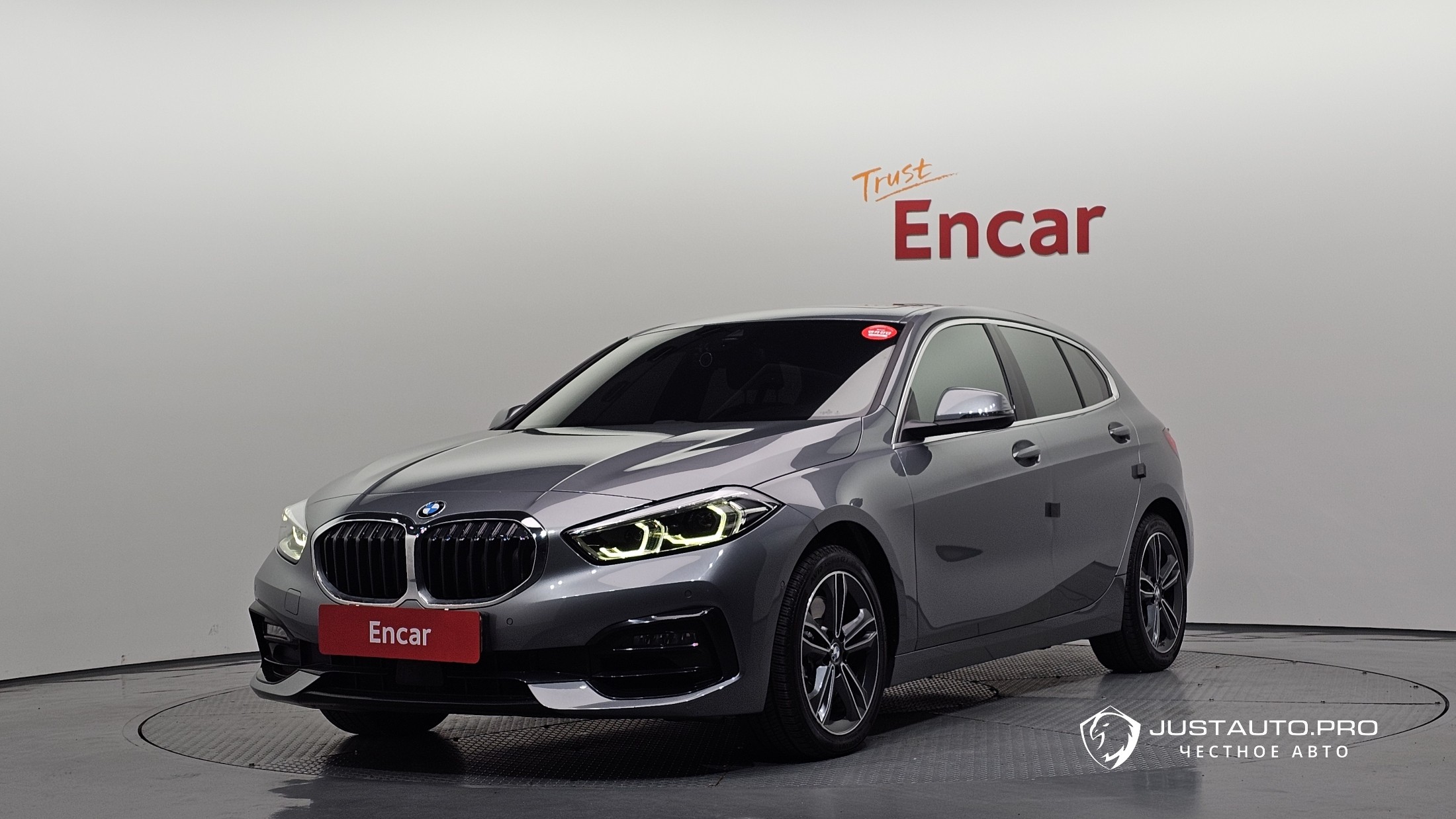 Автомобиль BMW 1-Series