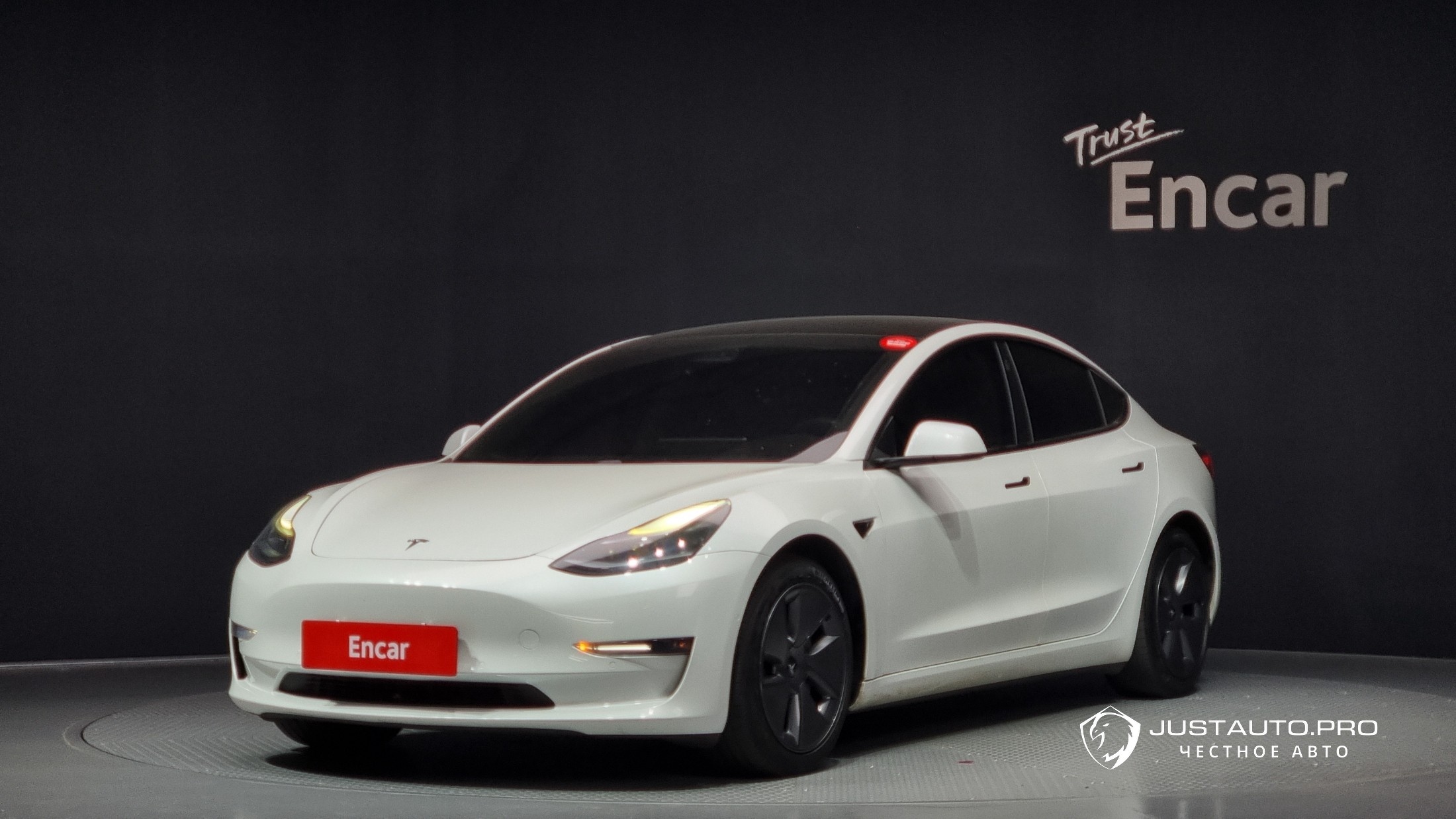 Автомобиль Tesla Model 3
