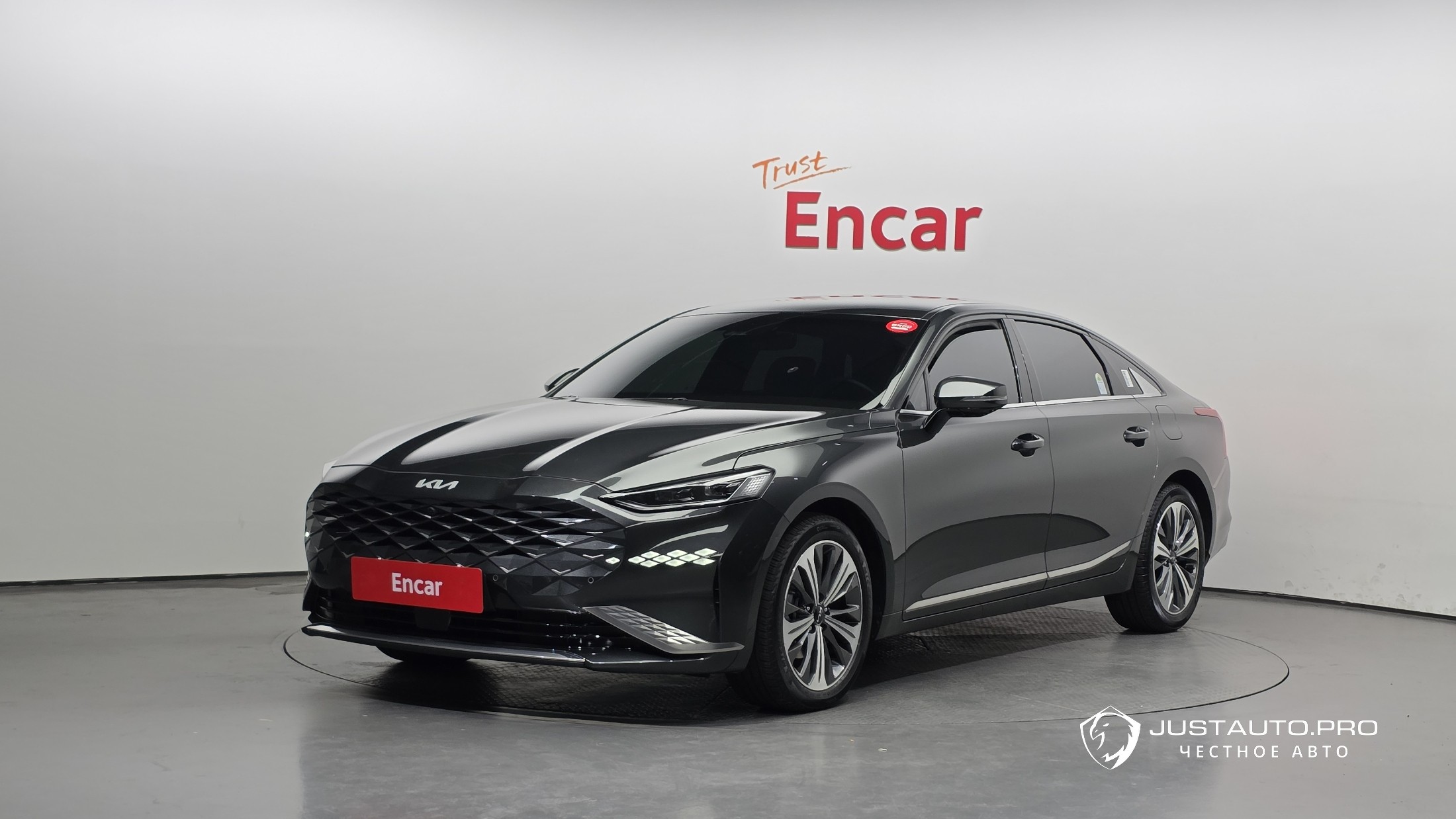 Автомобиль Kia K8